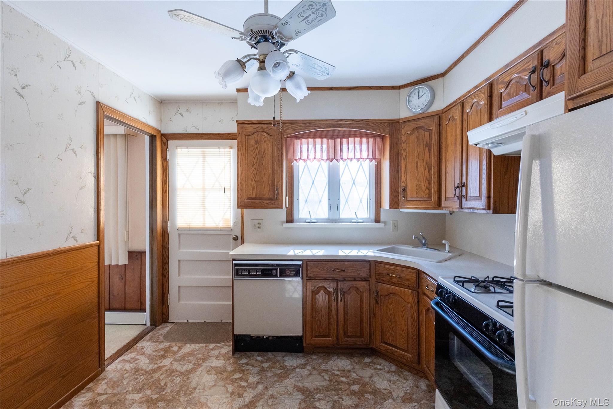 #13 photo, 106 Powell Court, North Babylon , NY 11703