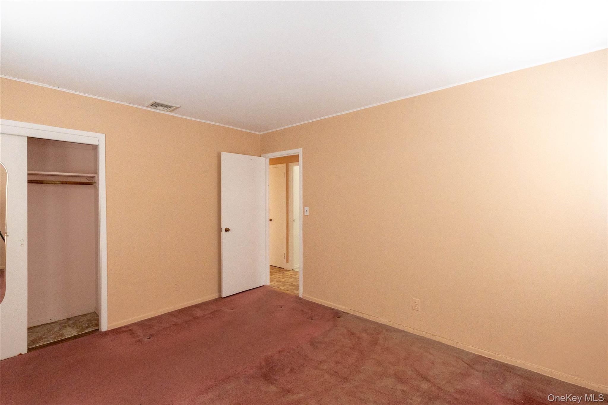 #17 photo, 106 Powell Court, North Babylon , NY 11703