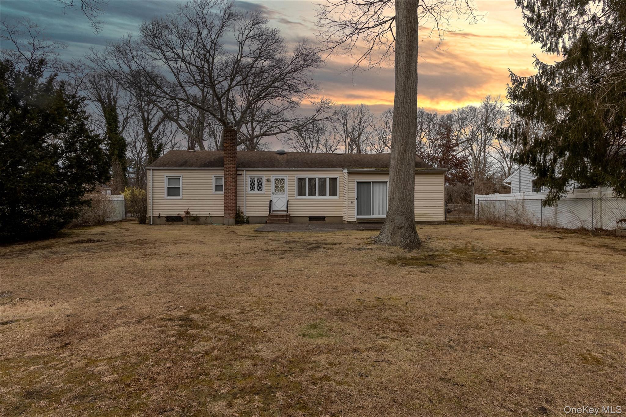 #4 photo, 106 Powell Court, North Babylon , NY 11703