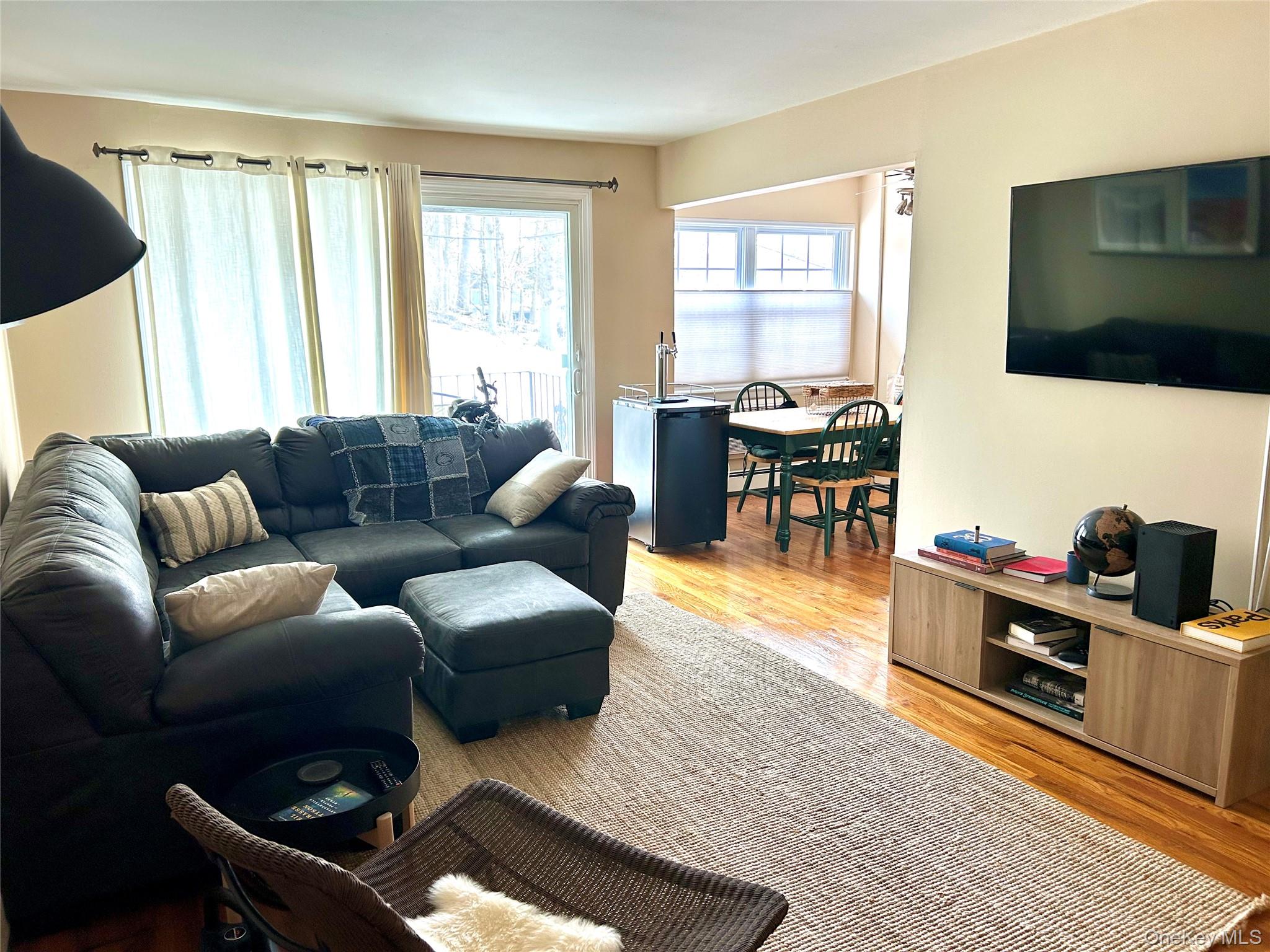 #2 photo, 8 Colonial Road, 纽约州 Beacon , NY 12508