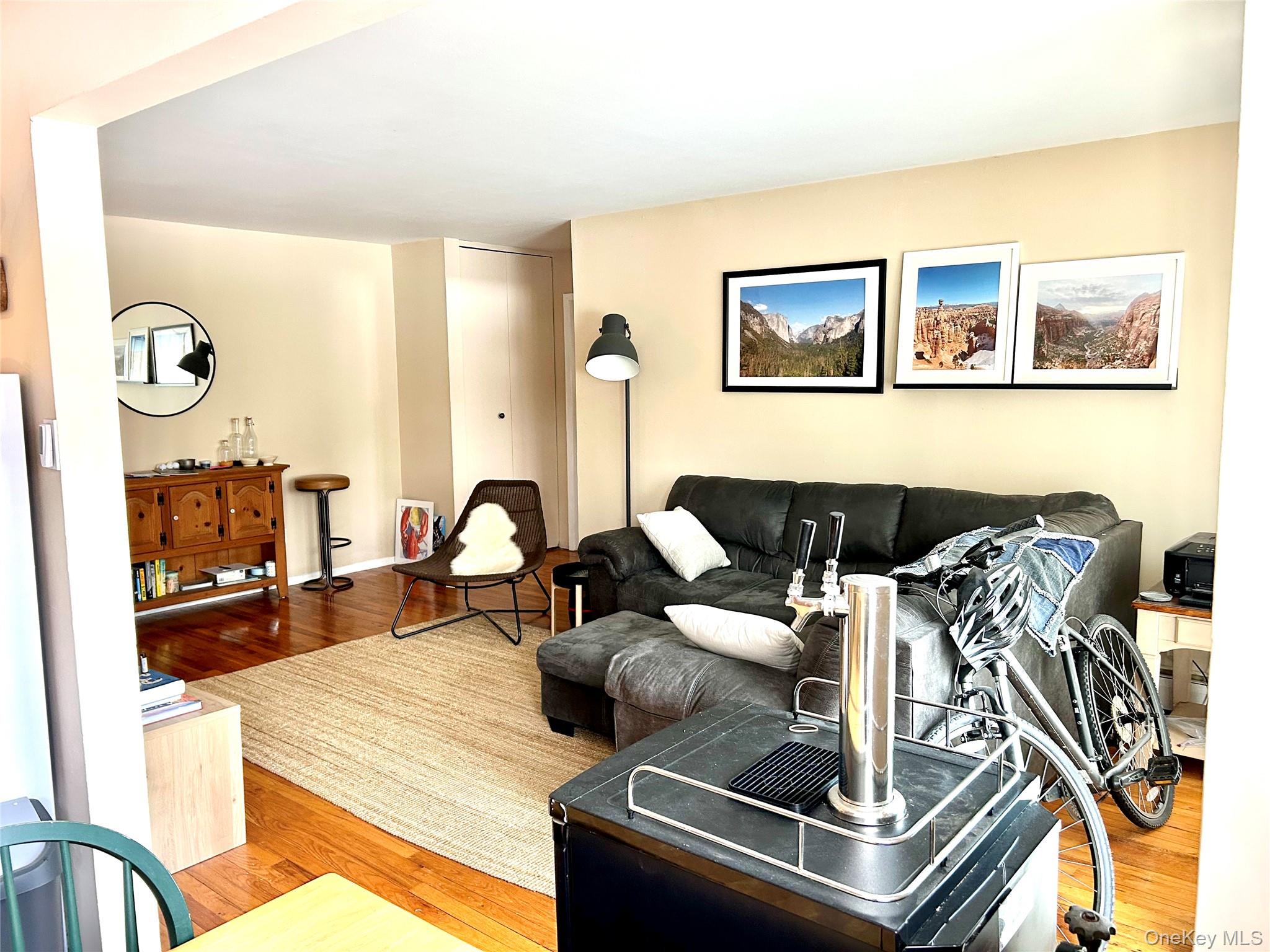 #3 photo, 8 Colonial Road, 纽约州 Beacon , NY 12508