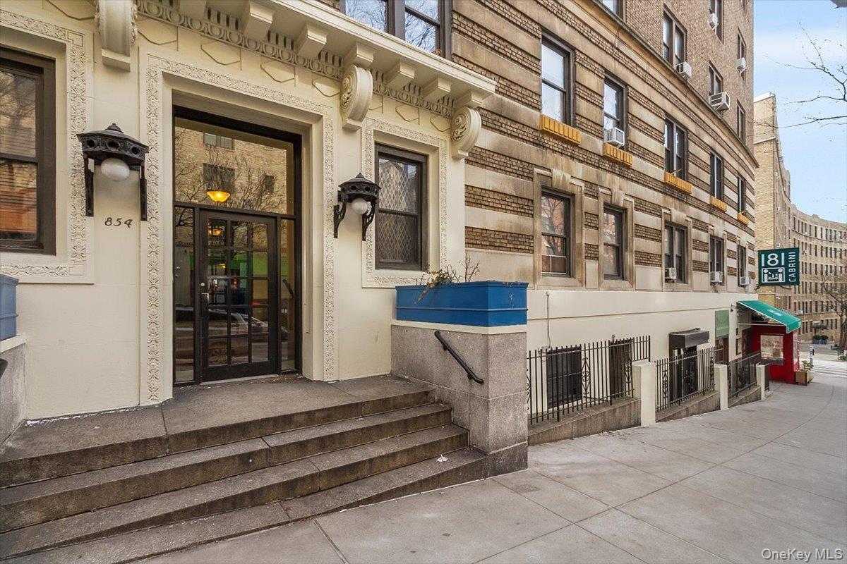 #19 photo, 854 W 181st Street, New York (Manhattan) , NY 10033