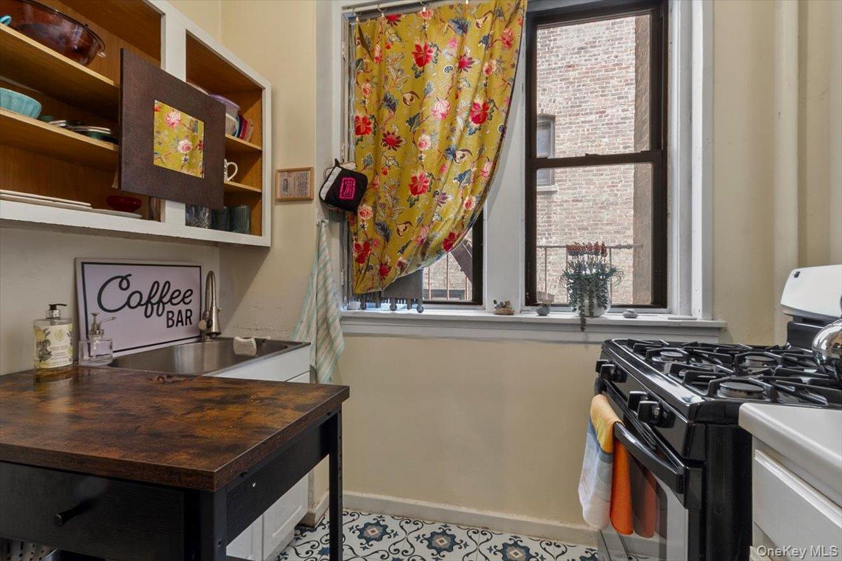 #8 photo, 854 W 181st Street, New York (Manhattan) , NY 10033