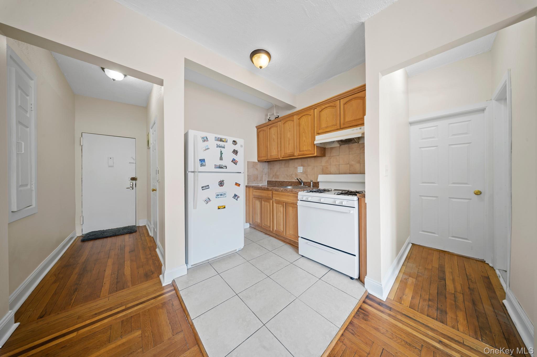 #4 photo, 1372 Shakespeare Avenue, Bronx , NY 10452