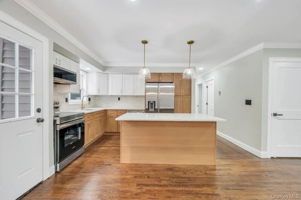 #14 photo, 46 Ellen Place, Kings Park , NY 11754