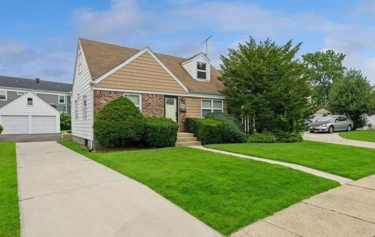 #1 photo, 551 Emerson, Uniondale , NY 11553