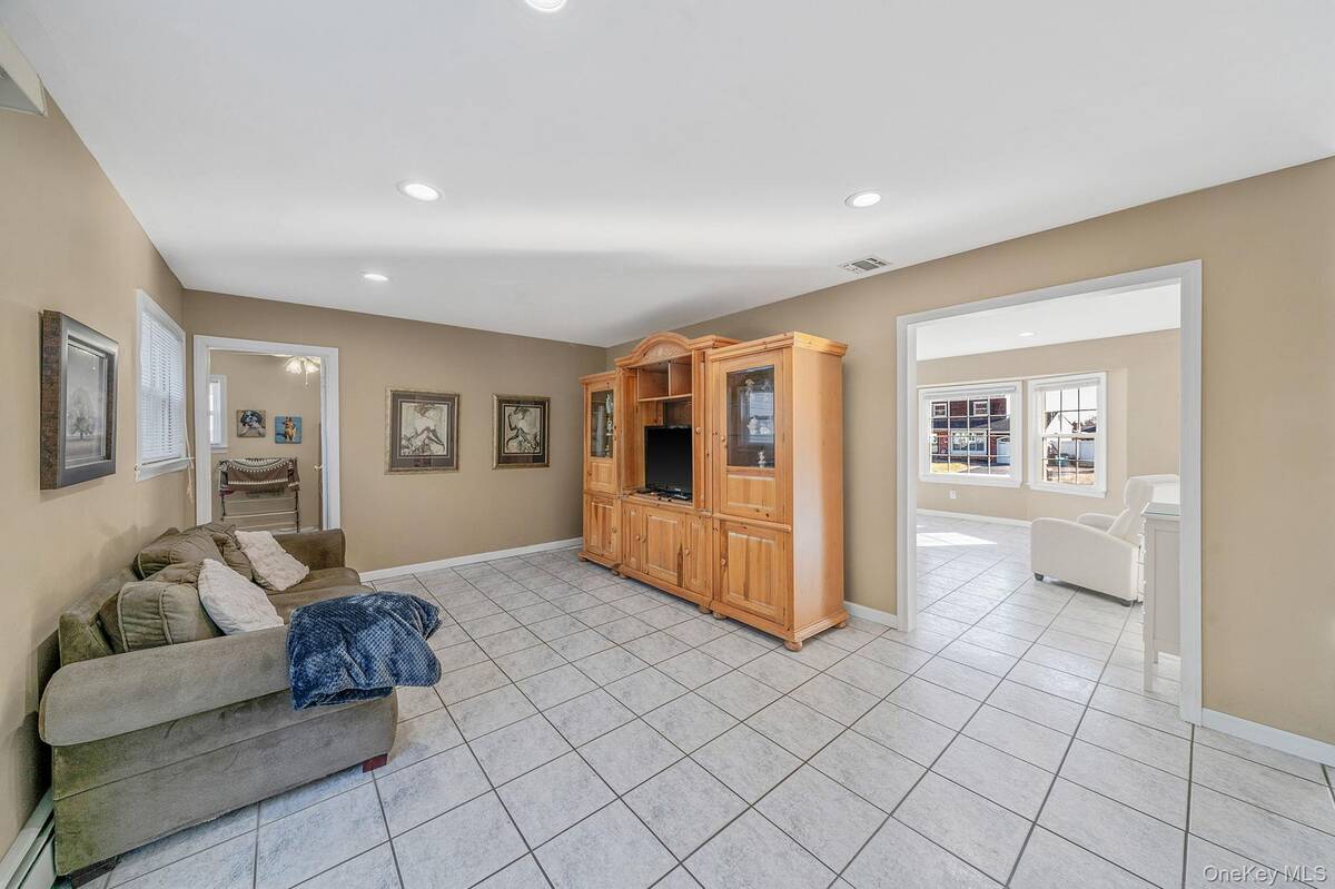 #13 photo, 3 Mount Marcy Avenue, Farmingville , NY 11738