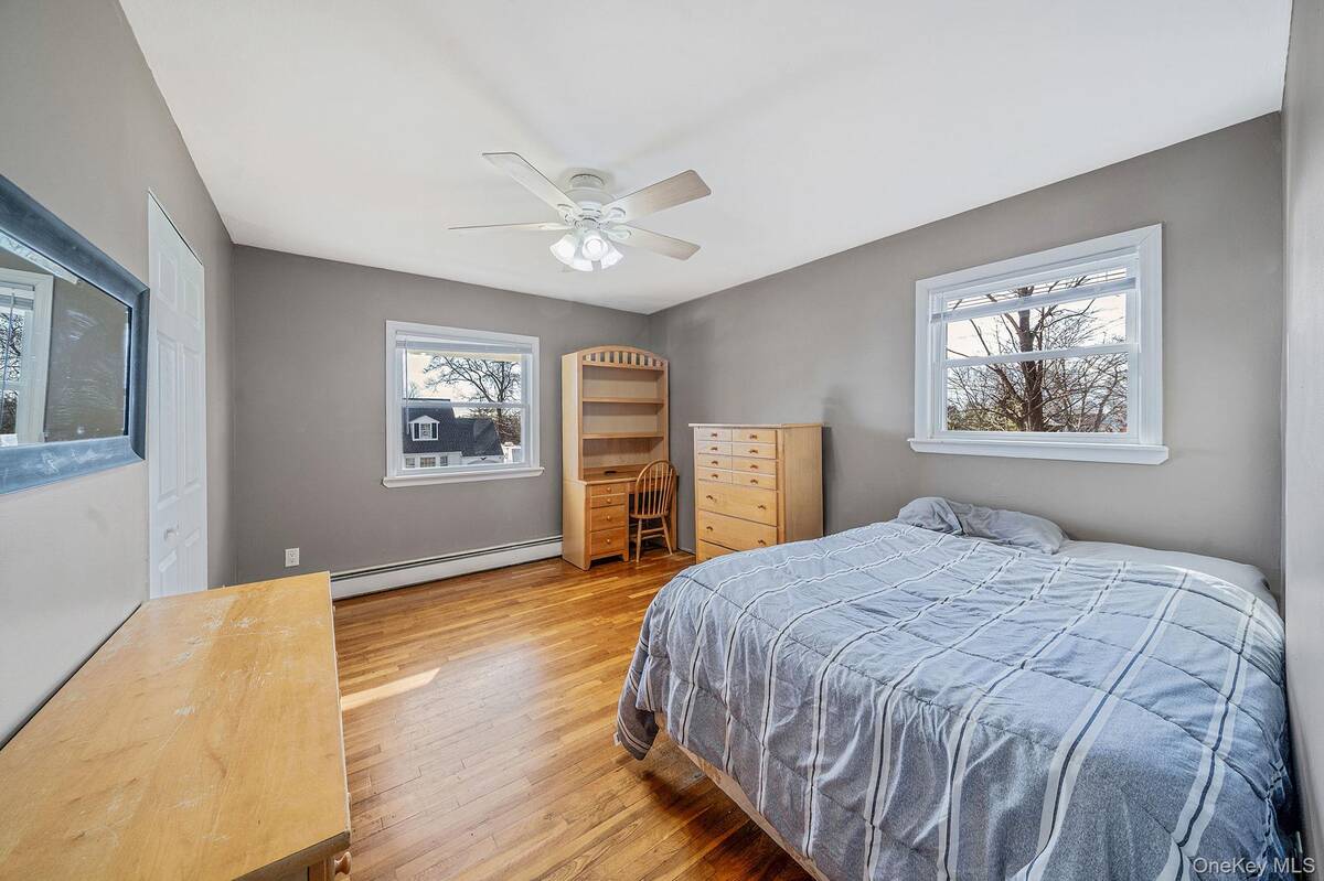 #21 photo, 3 Mount Marcy Avenue, Farmingville , NY 11738