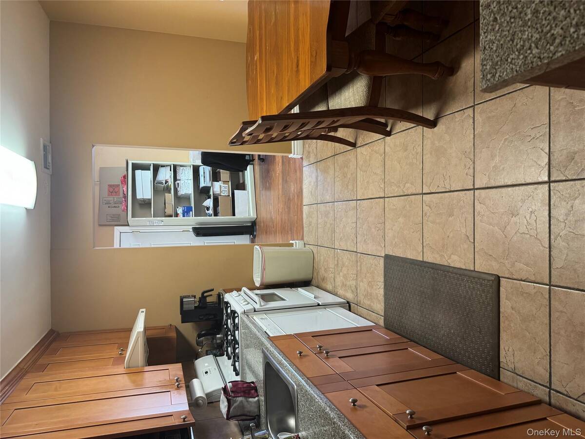 #4 photo, 1 Arrowood Lane, Melville , NY 11747