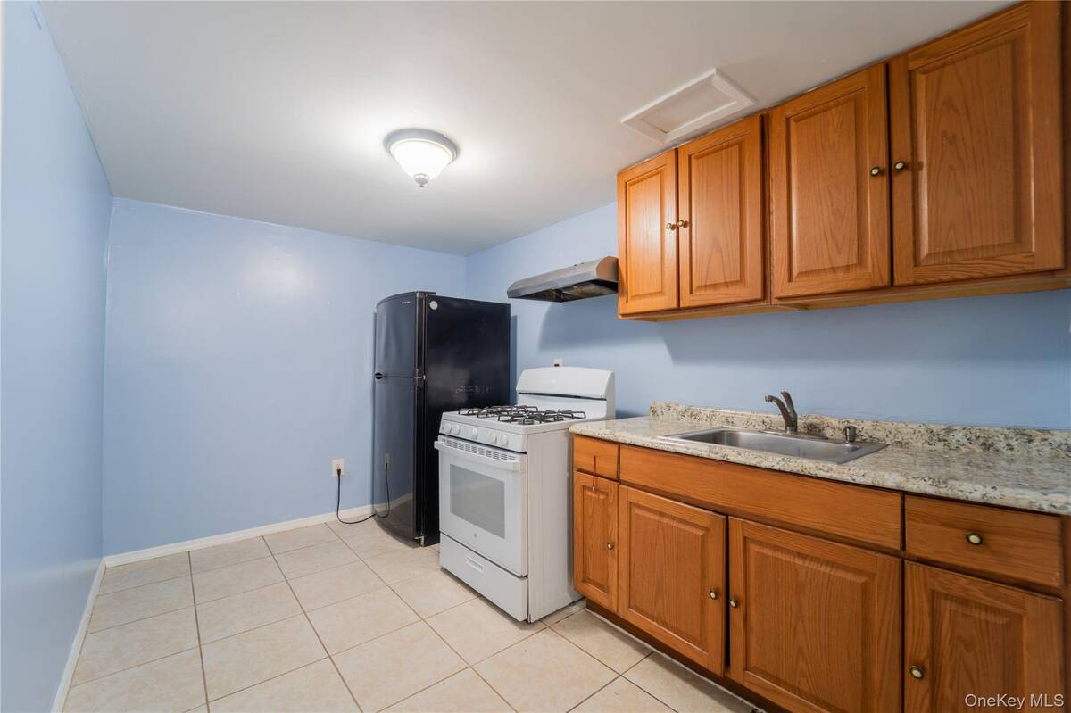 #19 photo, 9 Patton Street, Brentwood , NY 11717