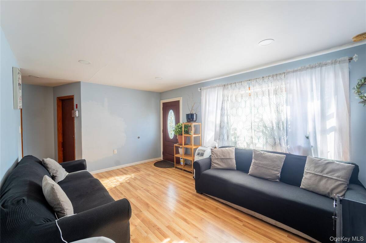 #6 photo, 9 Patton Street, Brentwood , NY 11717