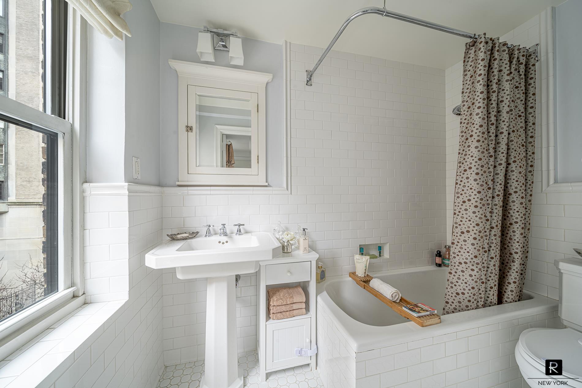 #5 photo, 424 E 52nd Street, Beekman , NY 10022