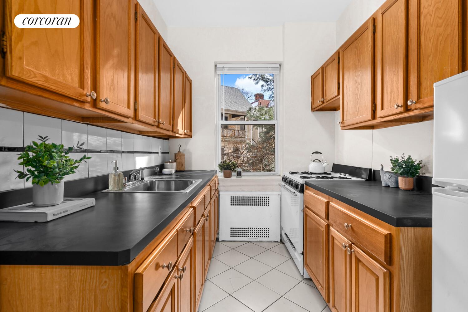 #4 photo, 915 E 17TH Street, Midwood , NY 11230