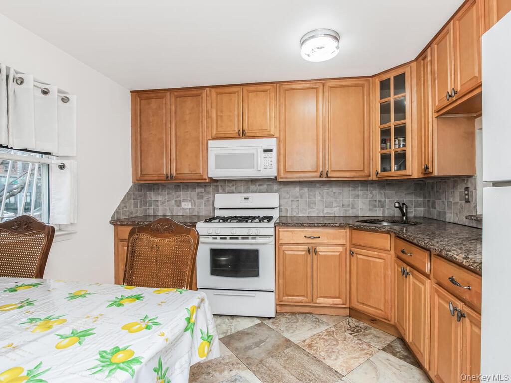 #2 photo, 716 St Ann's Avenue, Bronx , NY 10455