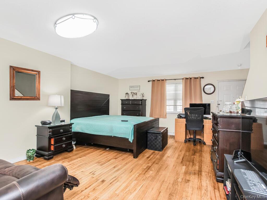 #3 photo, 716 St Ann's Avenue, Bronx , NY 10455