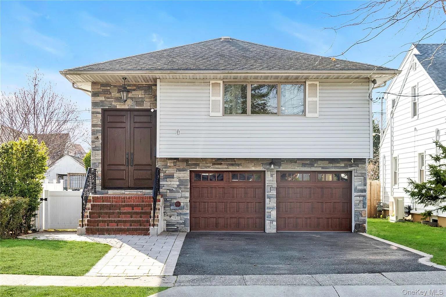 #1 photo, 18 Cumberland Street, Rockville Centre , NY 11570