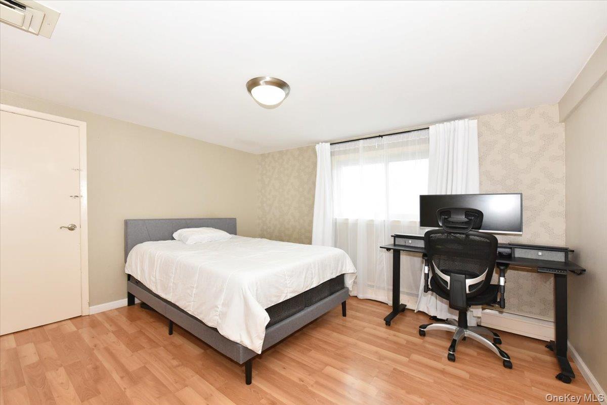 #13 photo, 18 Cumberland Street, Rockville Centre , NY 11570