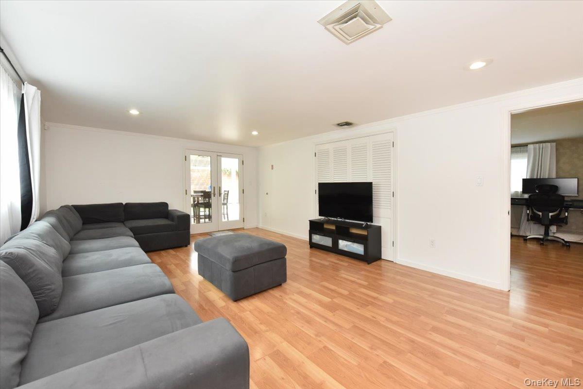 #15 photo, 18 Cumberland Street, Rockville Centre , NY 11570