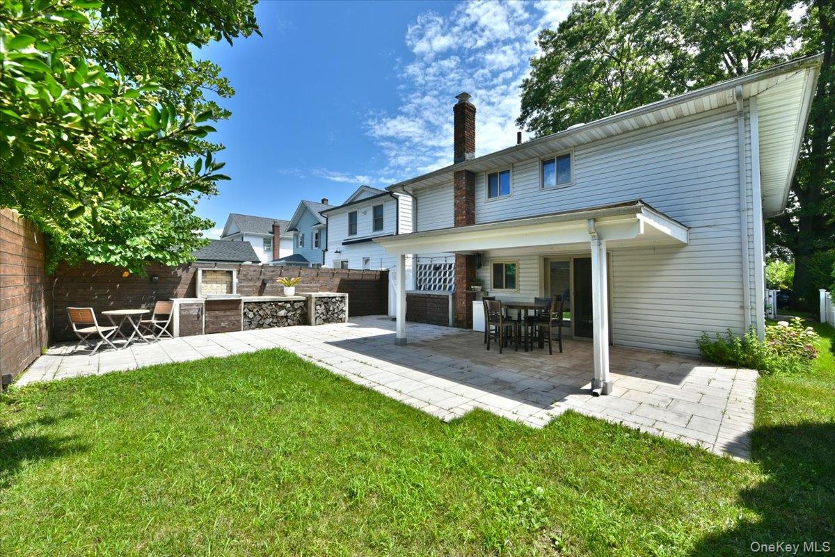 #17 photo, 18 Cumberland Street, Rockville Centre , NY 11570