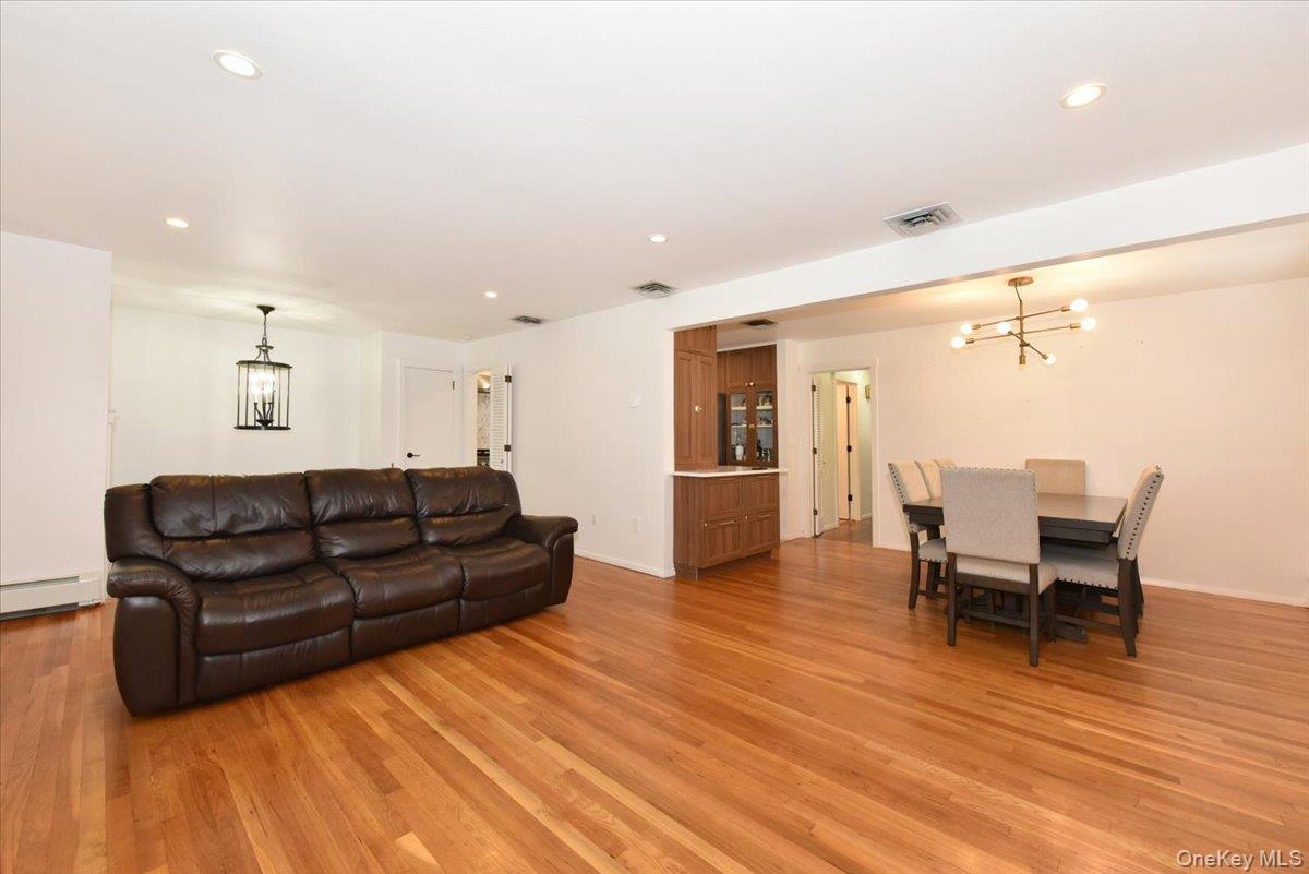 #5 photo, 18 Cumberland Street, Rockville Centre , NY 11570