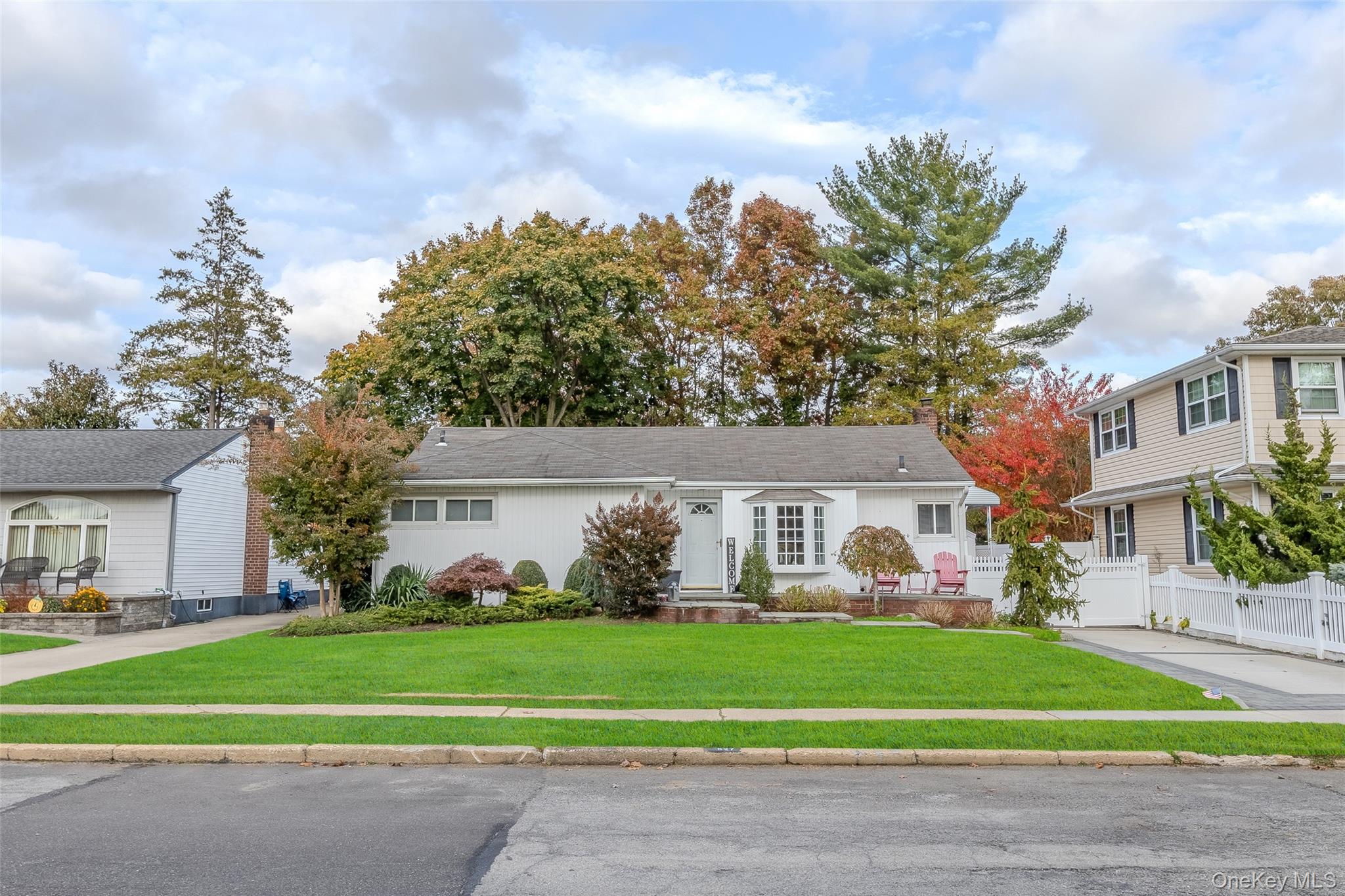#1 photo, 527 Spruce Lane, East Meadow , NY 11554