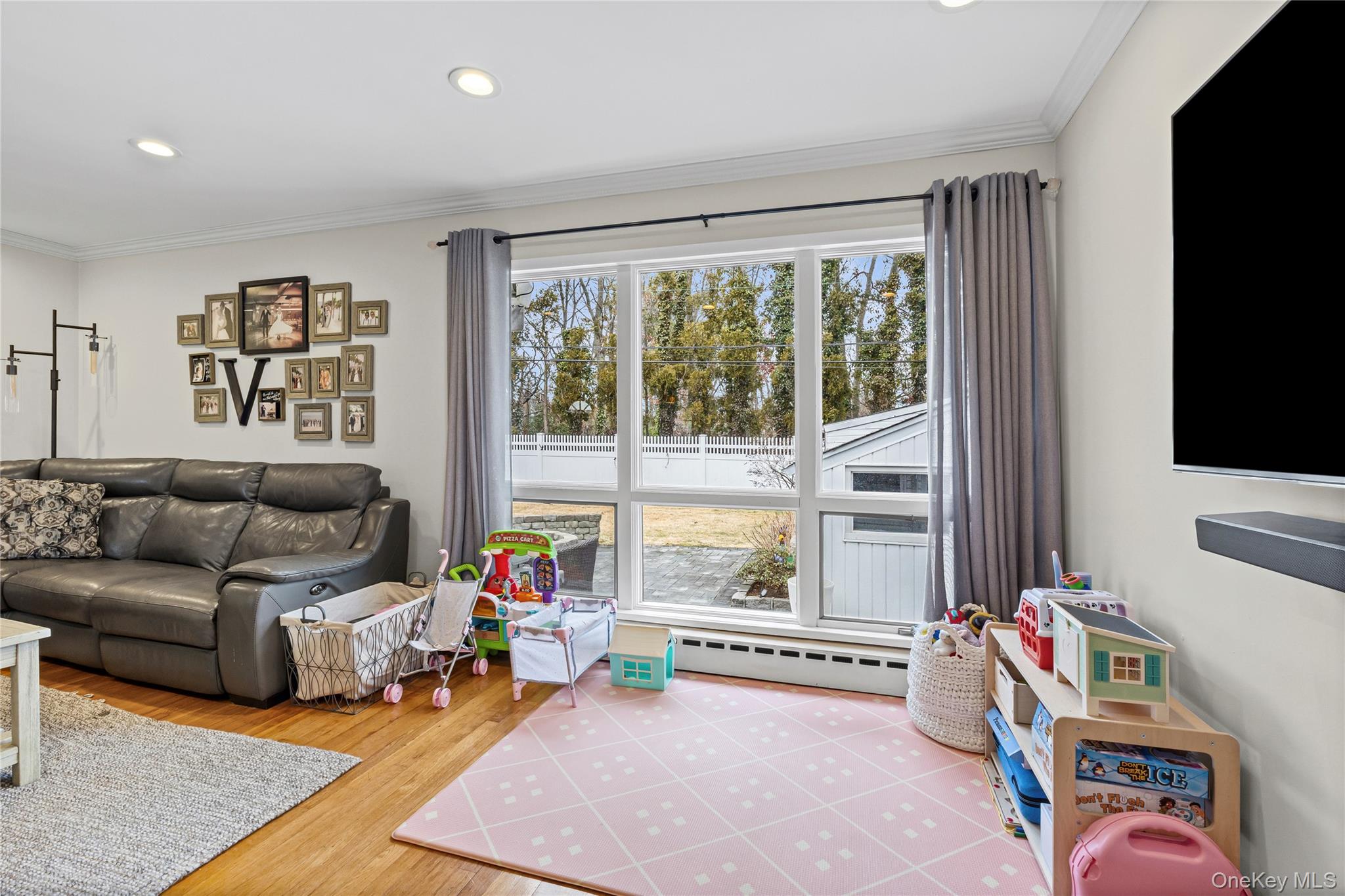 #10 photo, 527 Spruce Lane, East Meadow , NY 11554