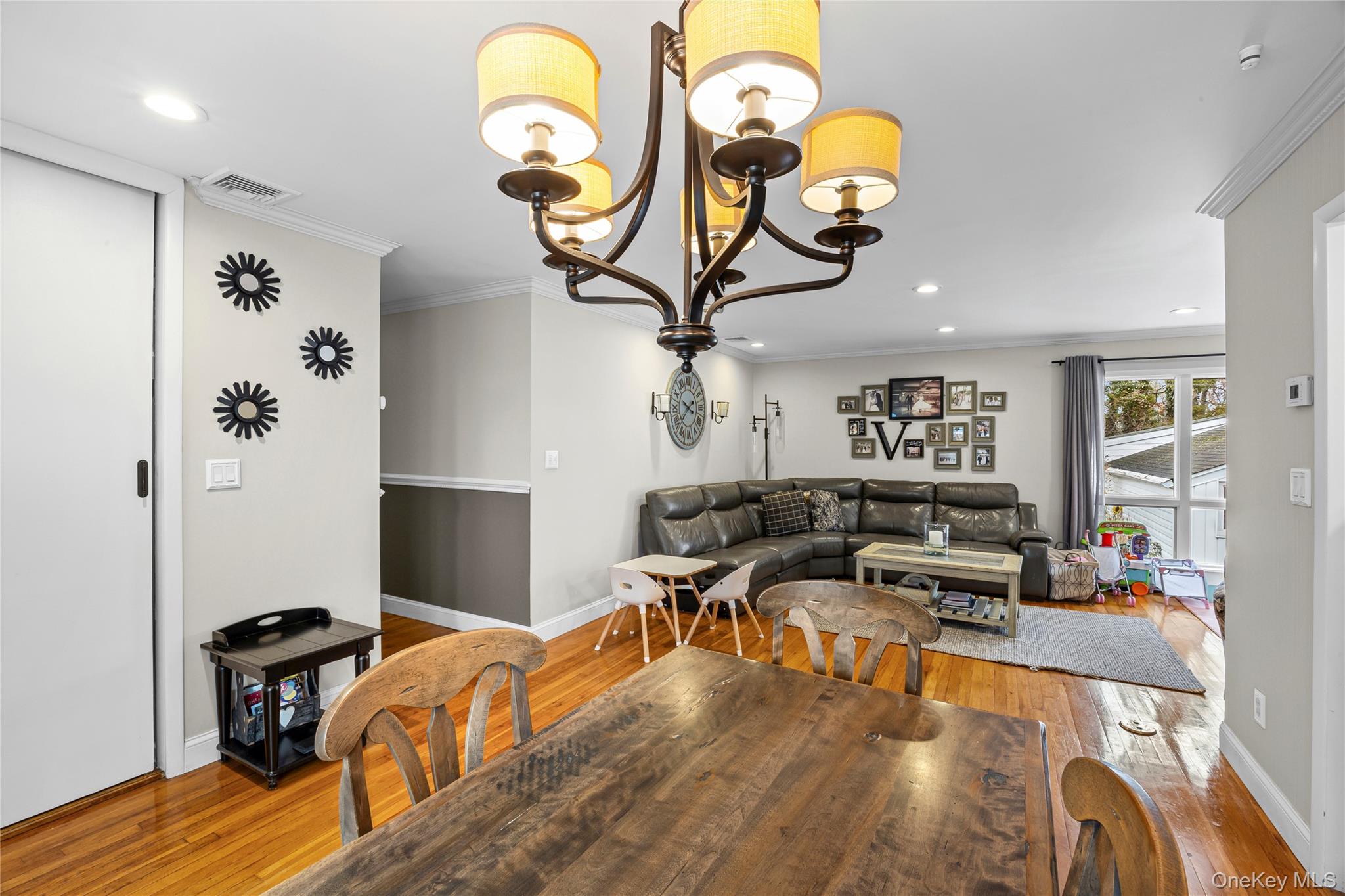 #11 photo, 527 Spruce Lane, East Meadow , NY 11554