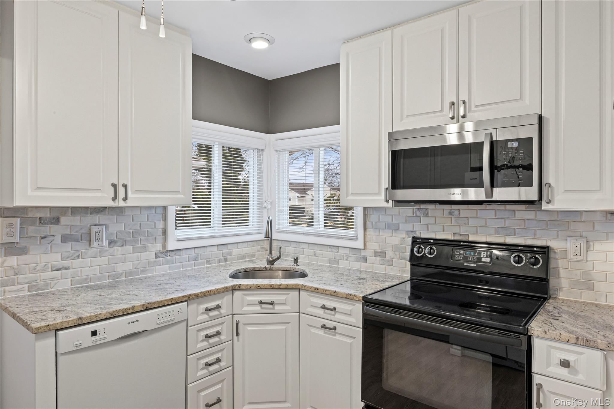 #13 photo, 527 Spruce Lane, East Meadow , NY 11554