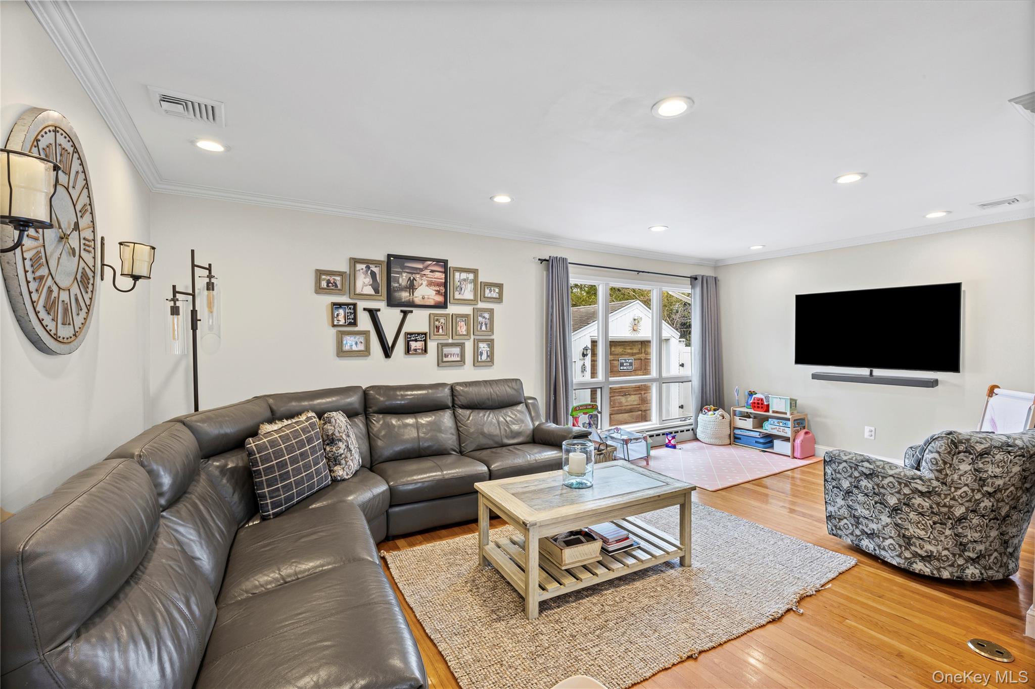 #8 photo, 527 Spruce Lane, East Meadow , NY 11554