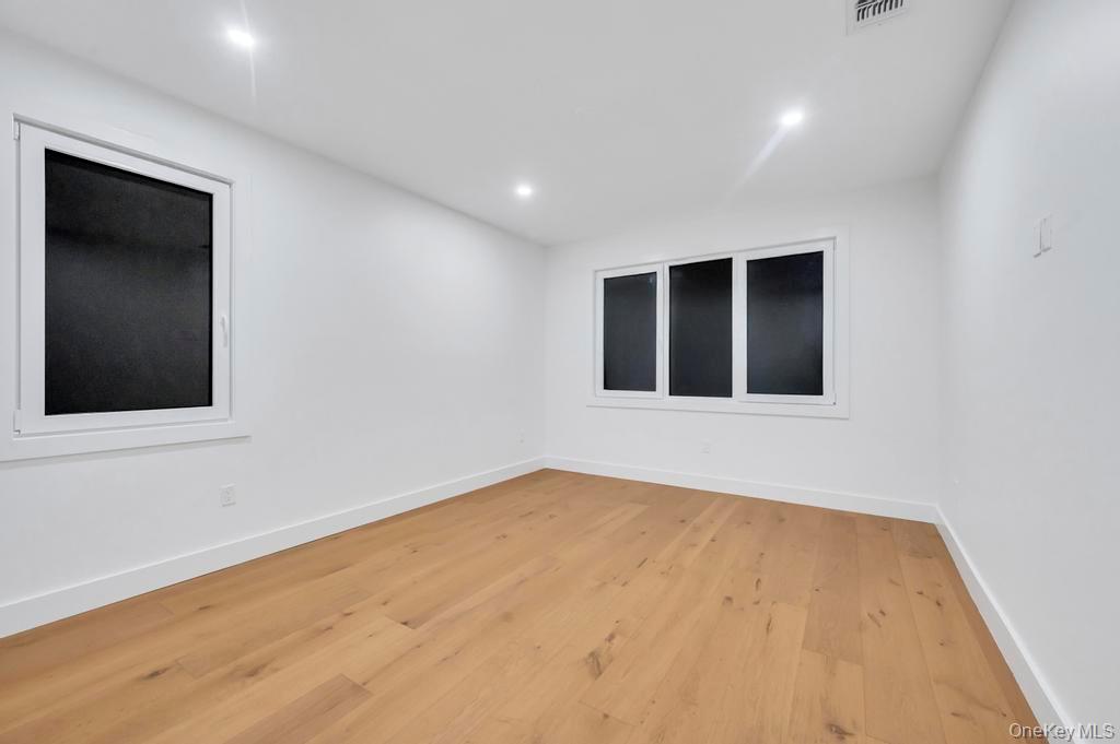 #17 photo, 472 Farmranch Road, Bethpage , NY 11714