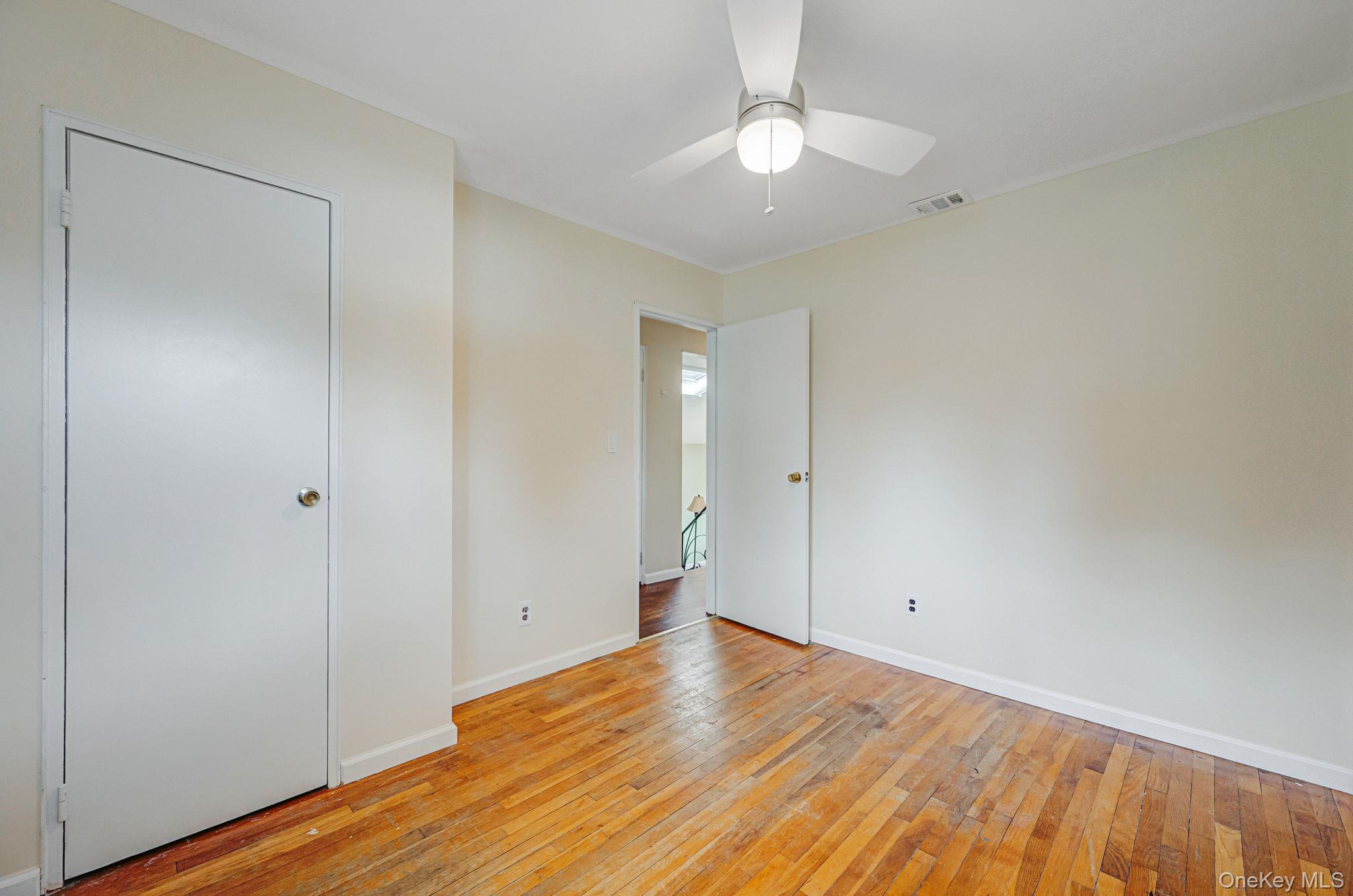 #18 photo, 10 Laurie Road, Brentwood , NY 11717