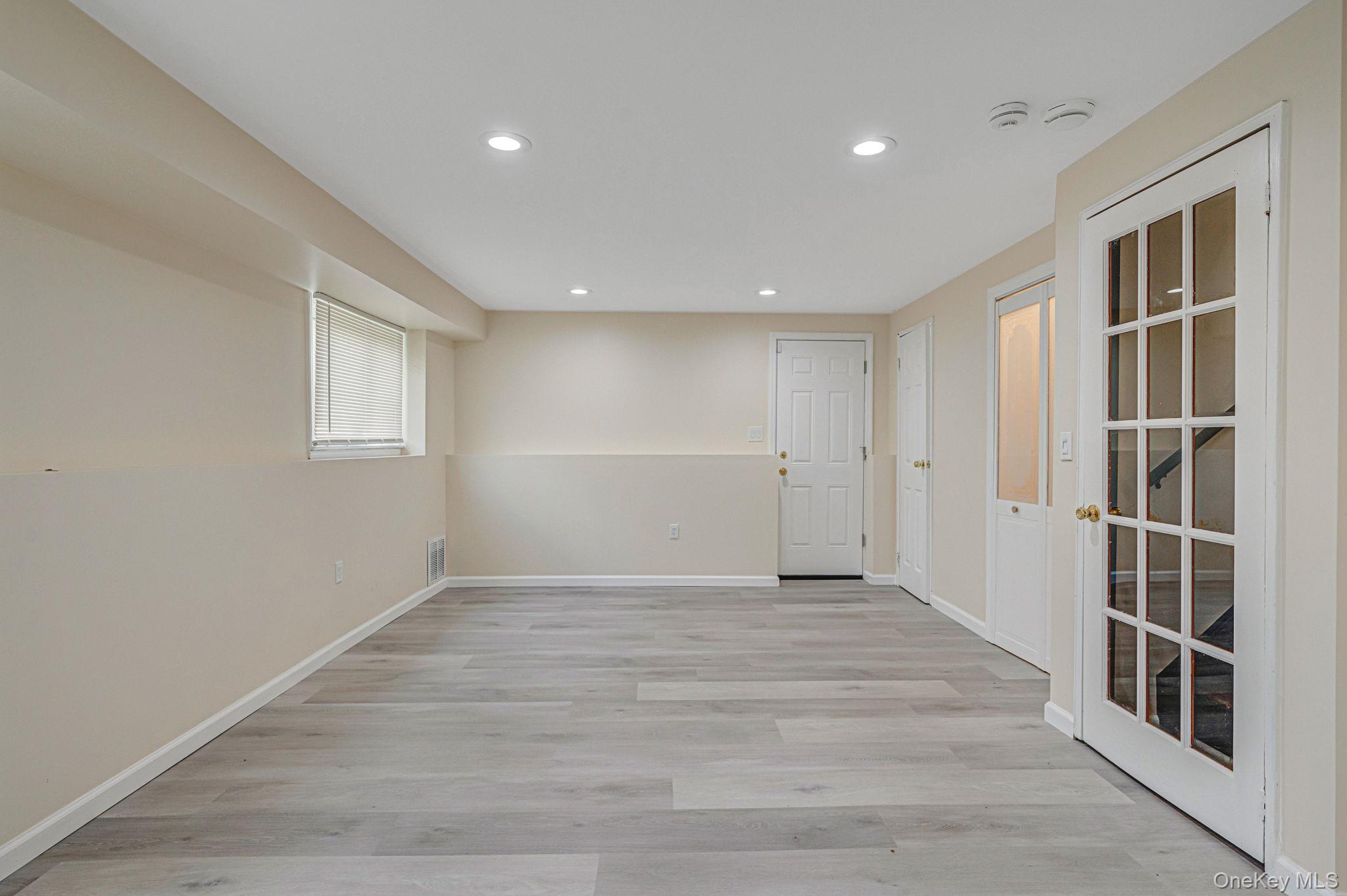 #19 photo, 10 Laurie Road, Brentwood , NY 11717