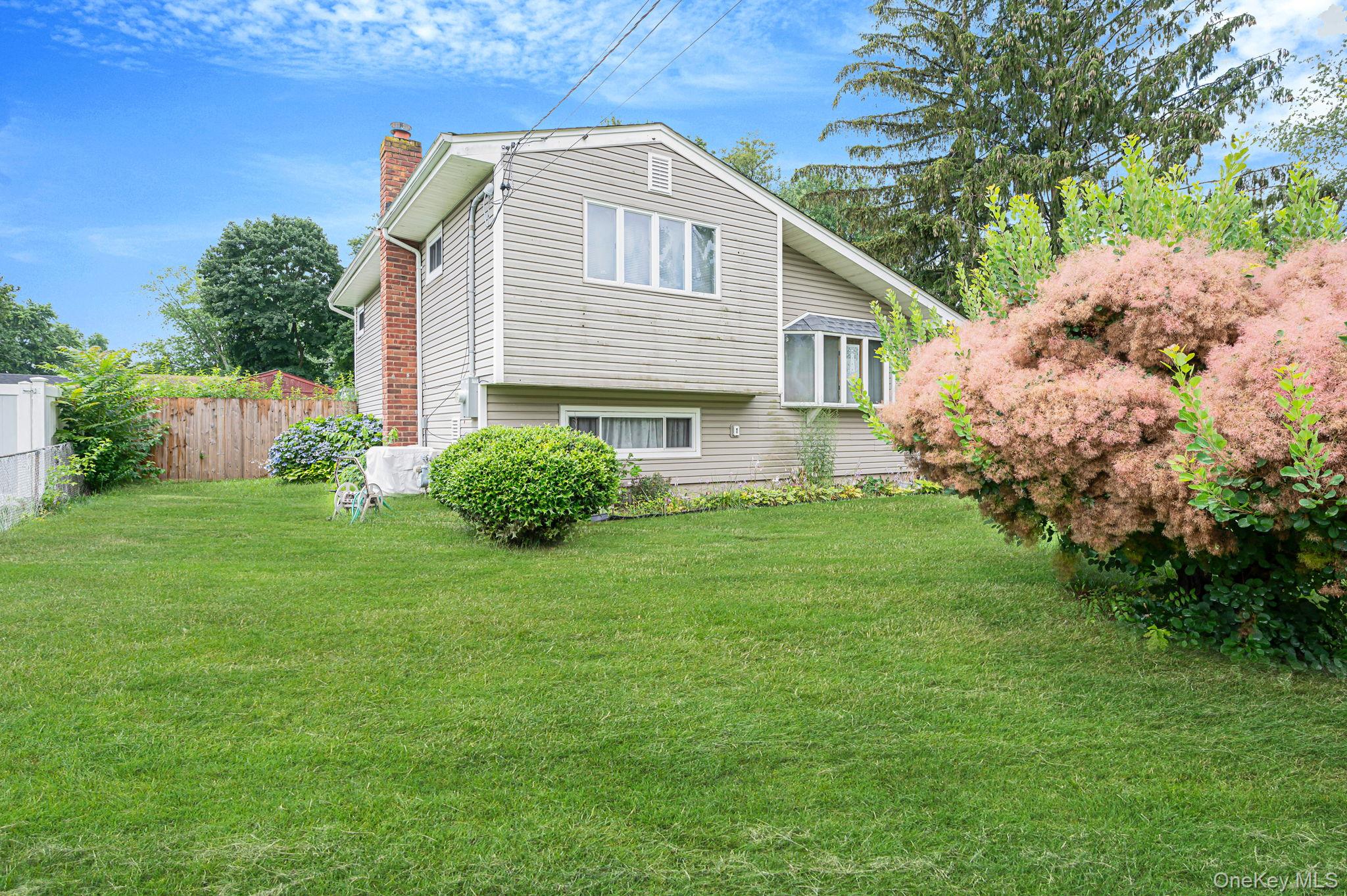 #2 photo, 10 Laurie Road, Brentwood , NY 11717