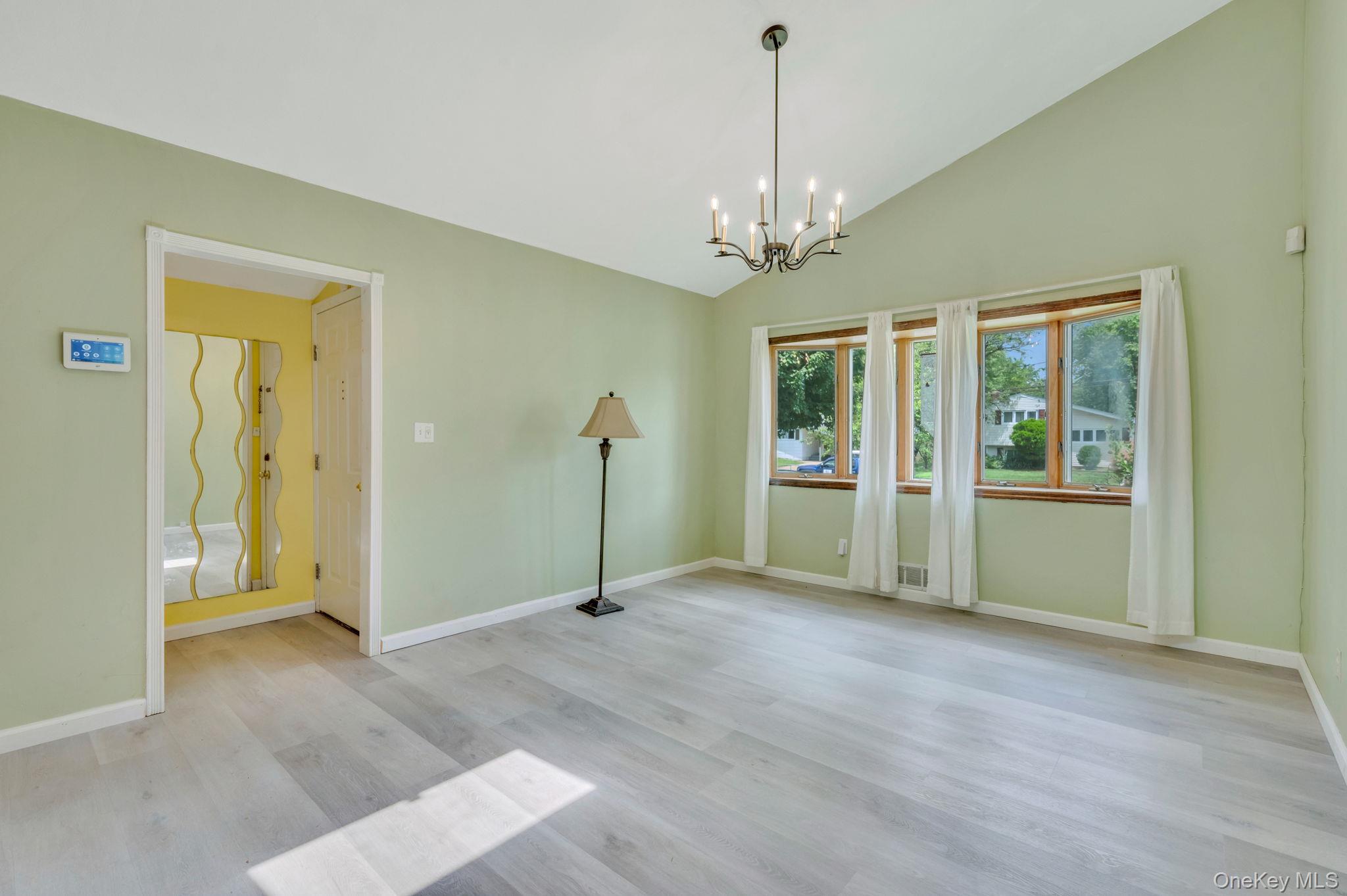 #4 photo, 10 Laurie Road, Brentwood , NY 11717