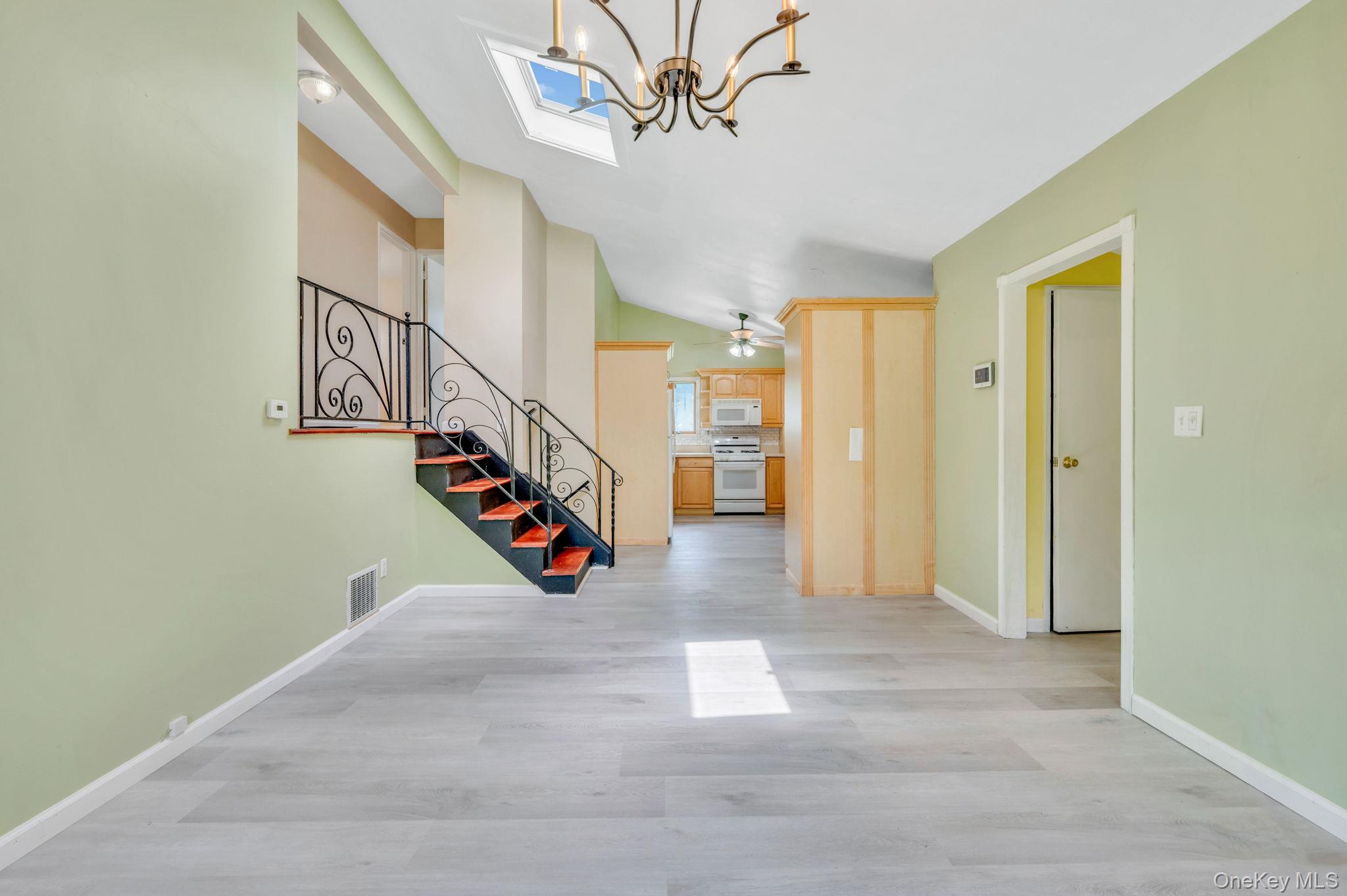 #5 photo, 10 Laurie Road, Brentwood , NY 11717