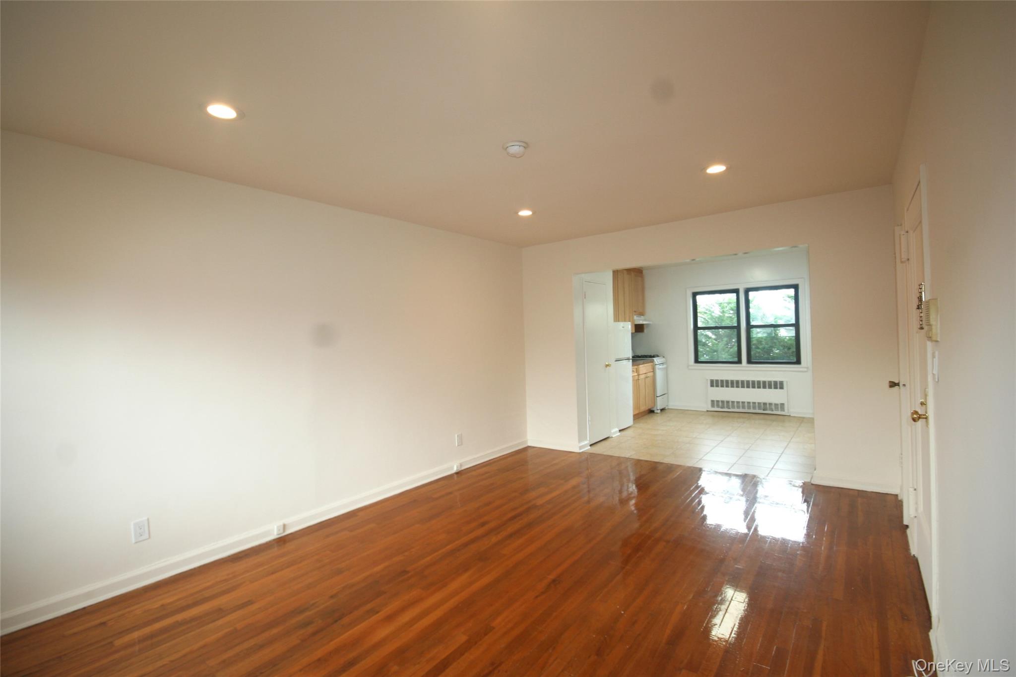 #5 photo, 417 West Broadway, Long Beach , NY 11561