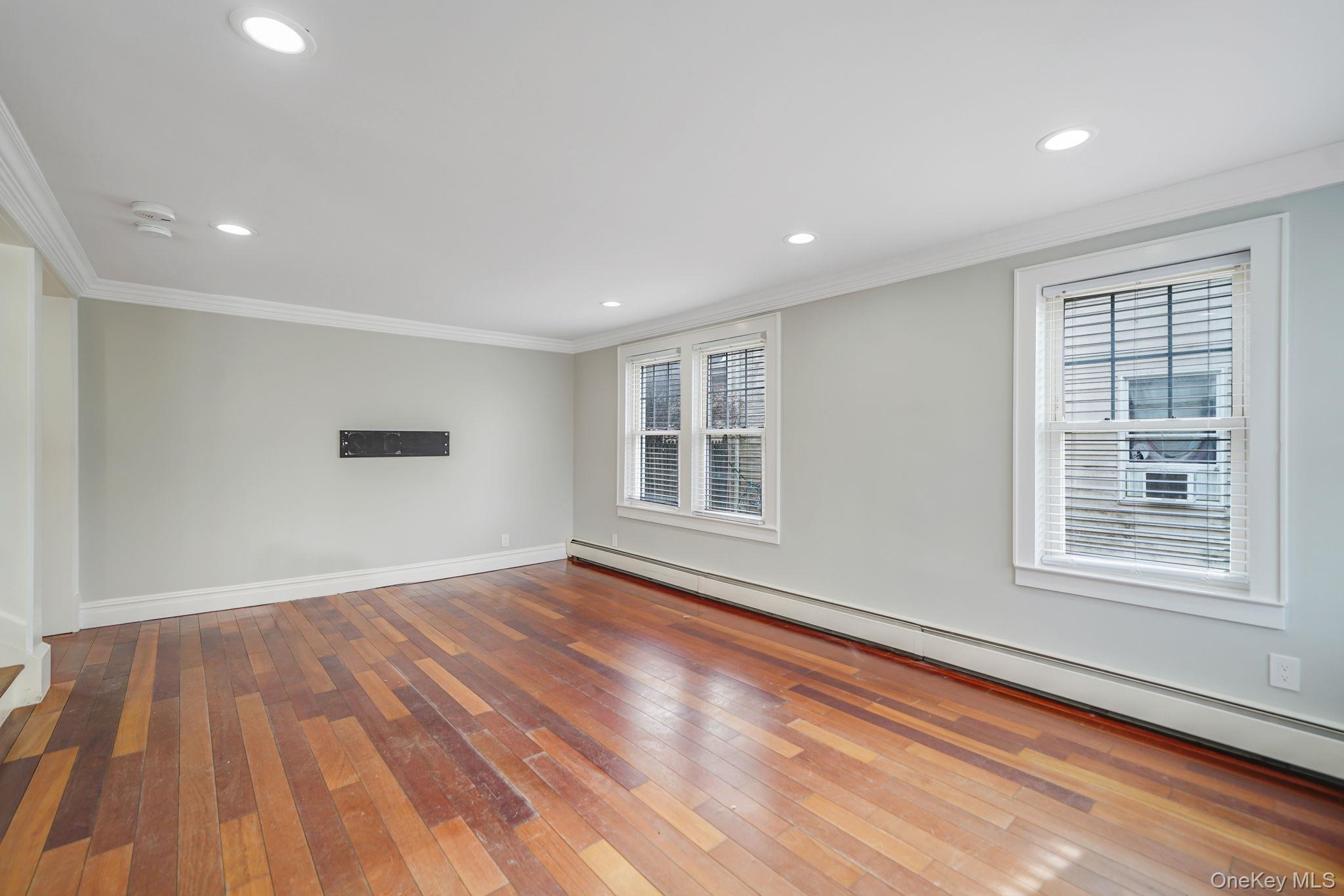 #4 photo, 191 Smith Avenue, सफ़ोक काउंटी Islip , NY 11751