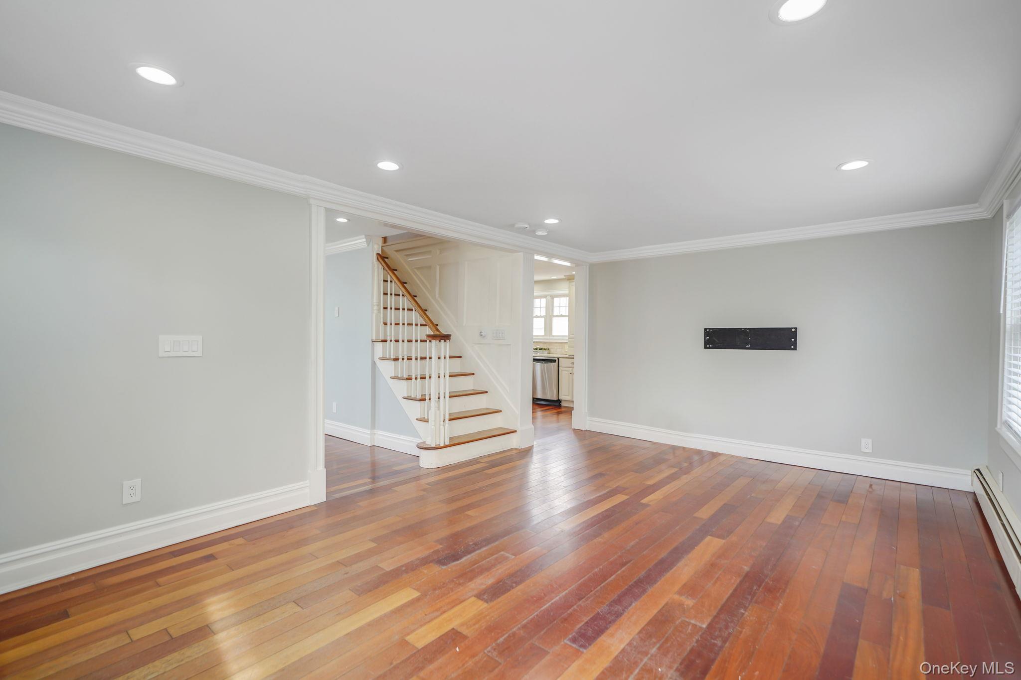 #6 photo, 191 Smith Avenue, सफ़ोक काउंटी Islip , NY 11751