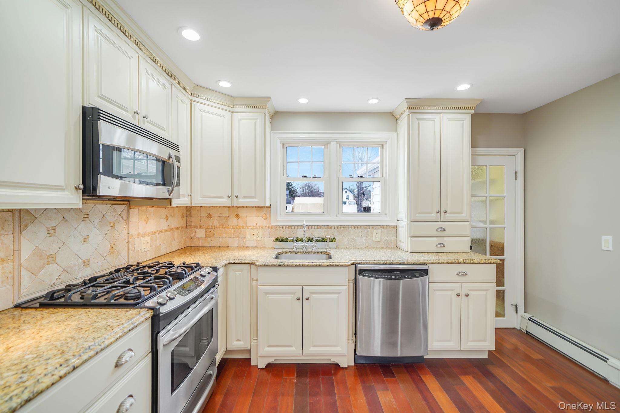 #9 photo, 191 Smith Avenue, सफ़ोक काउंटी Islip , NY 11751