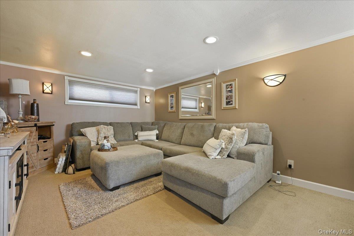 #20 photo, 1356 Blue Spruce Lane, Wantagh , NY 11793