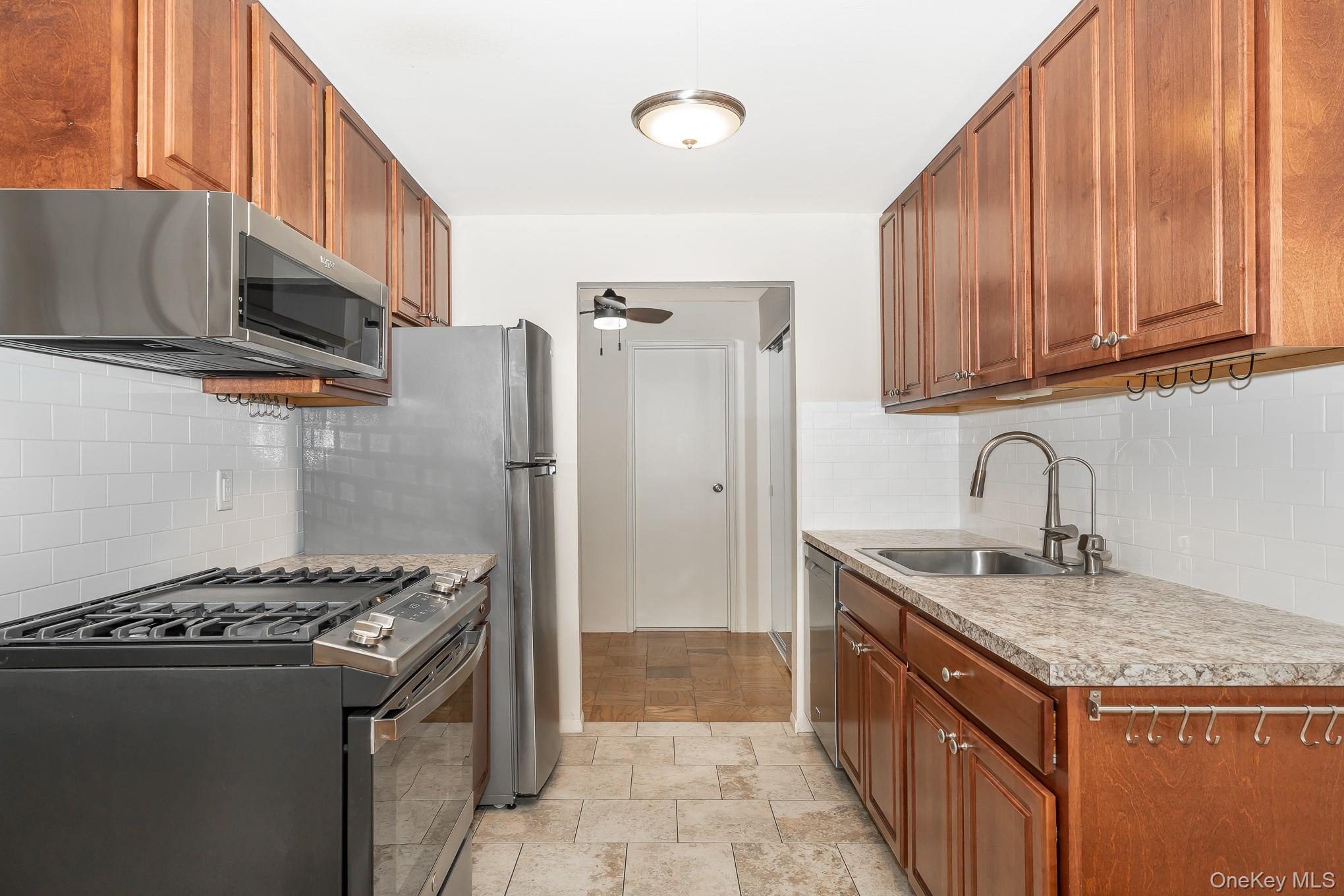 #11 photo, 1233 Melville Road, East Farmingdale , NY 11753