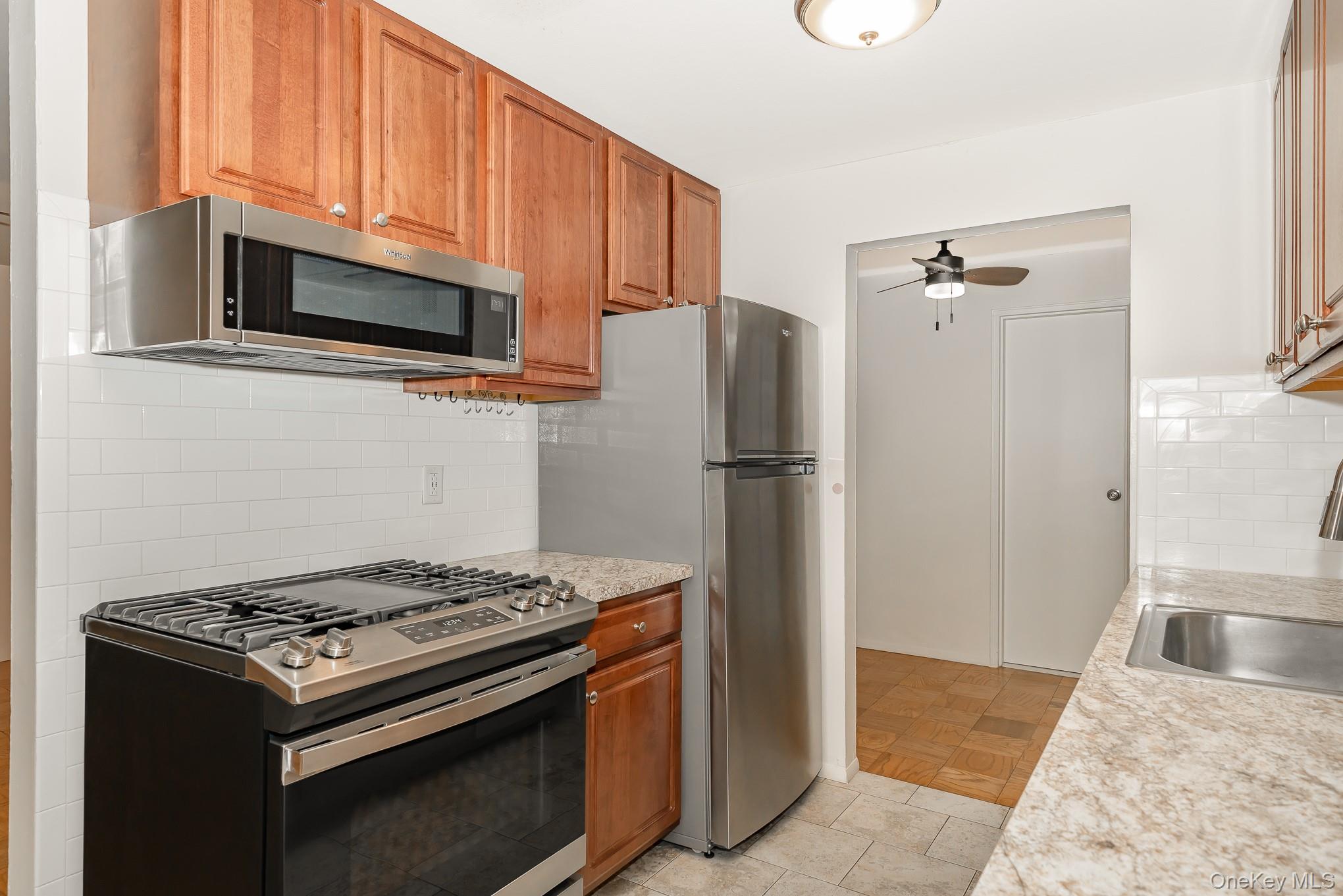 #12 photo, 1233 Melville Road, East Farmingdale , NY 11753