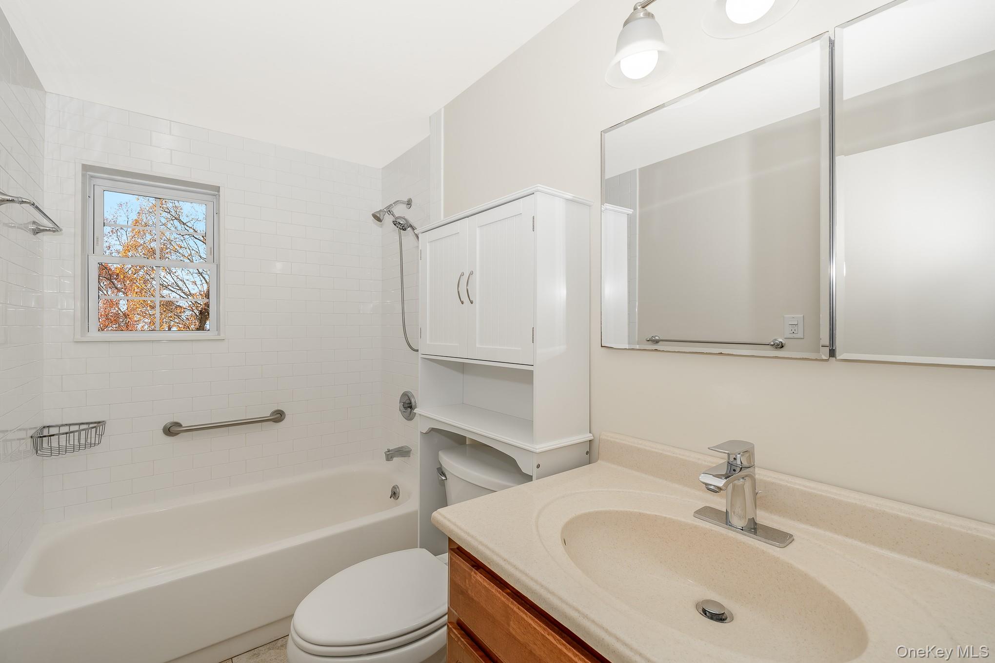 #14 photo, 1233 Melville Road, East Farmingdale , NY 11753