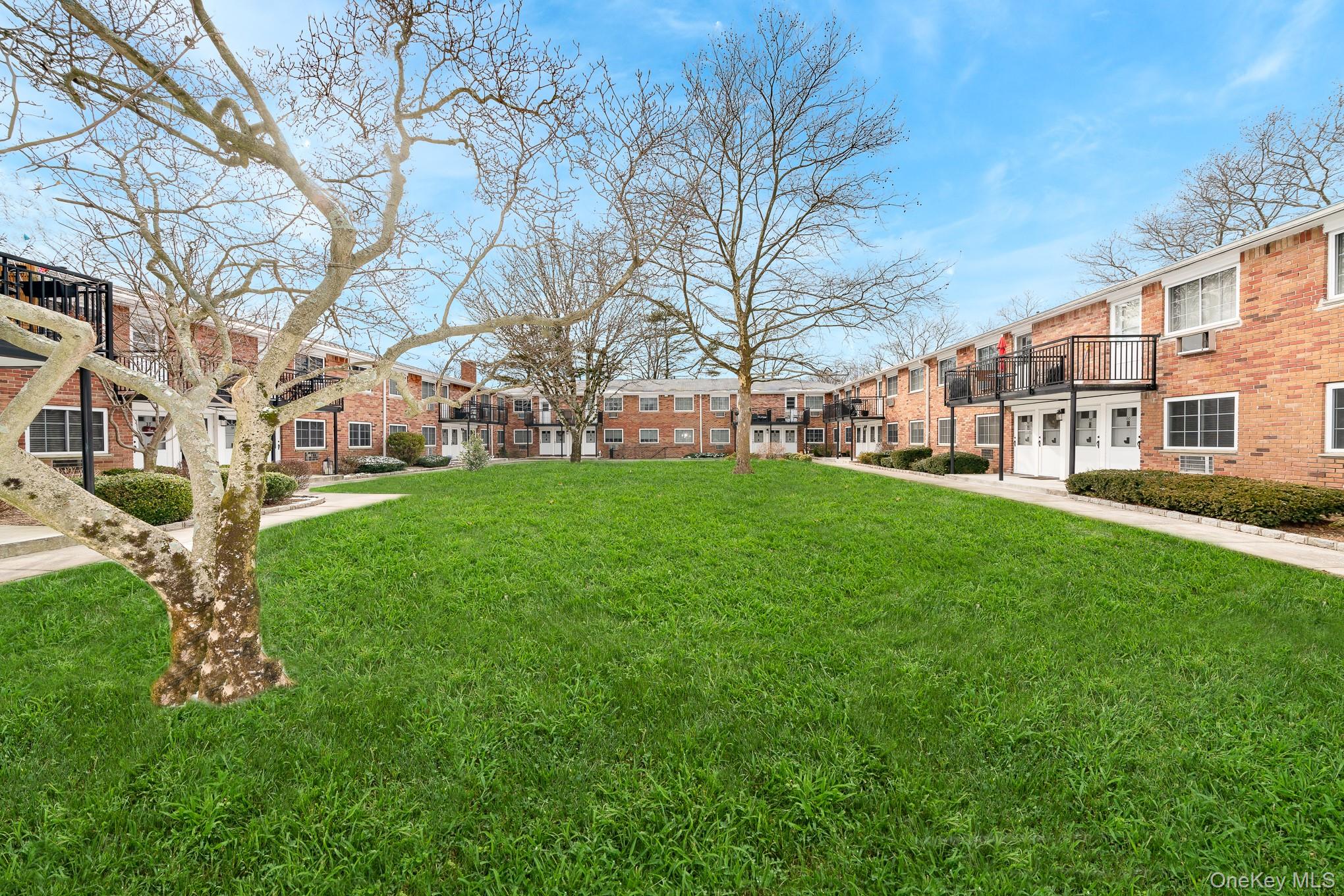 #2 photo, 1233 Melville Road, East Farmingdale , NY 11753