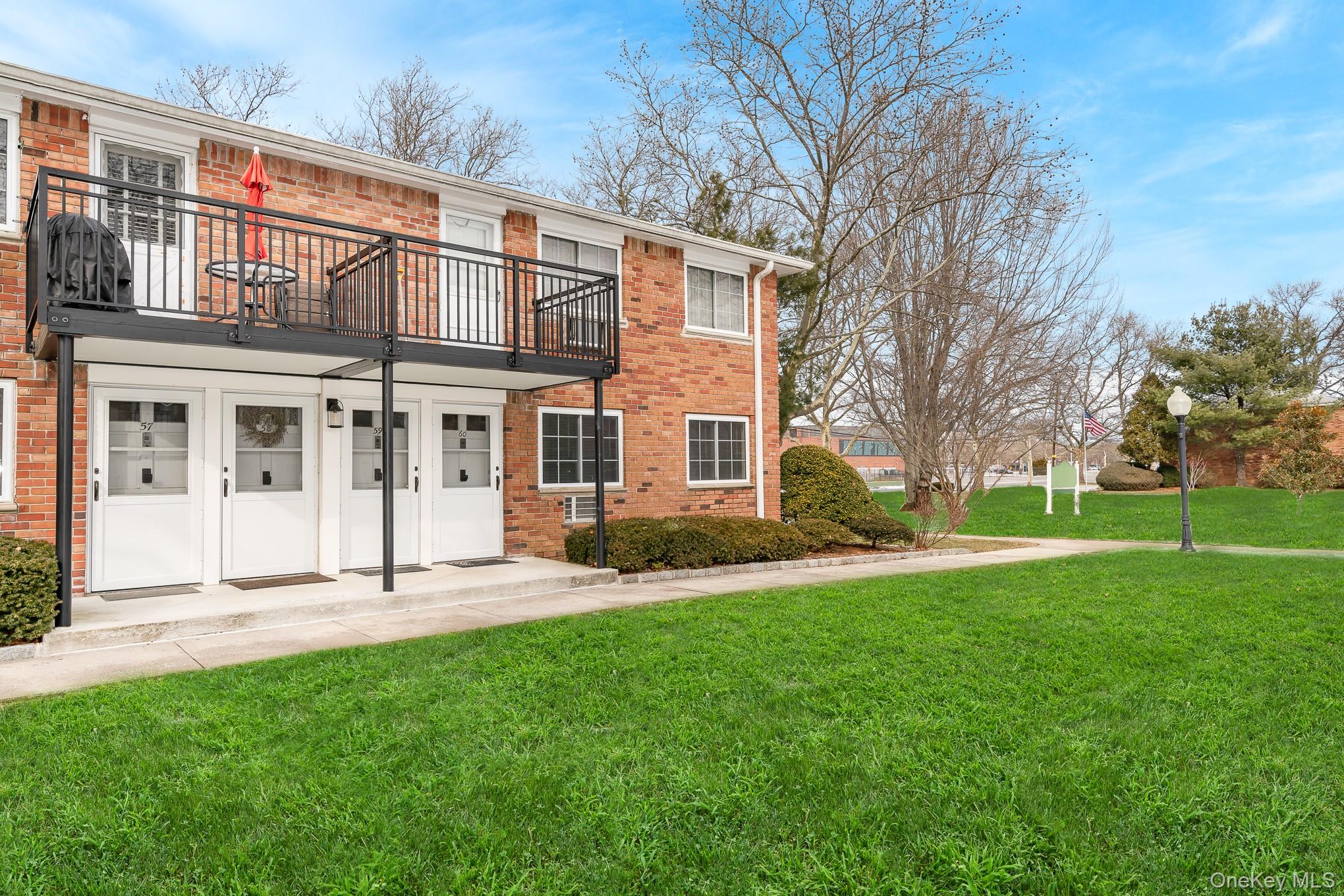 #4 photo, 1233 Melville Road, East Farmingdale , NY 11753