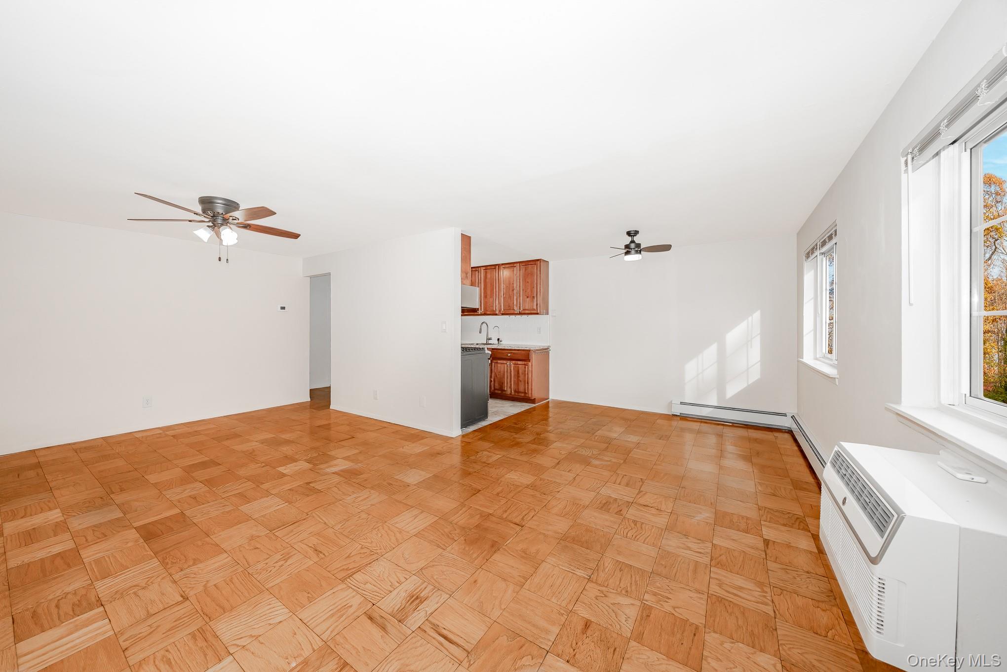 #6 photo, 1233 Melville Road, East Farmingdale , NY 11753