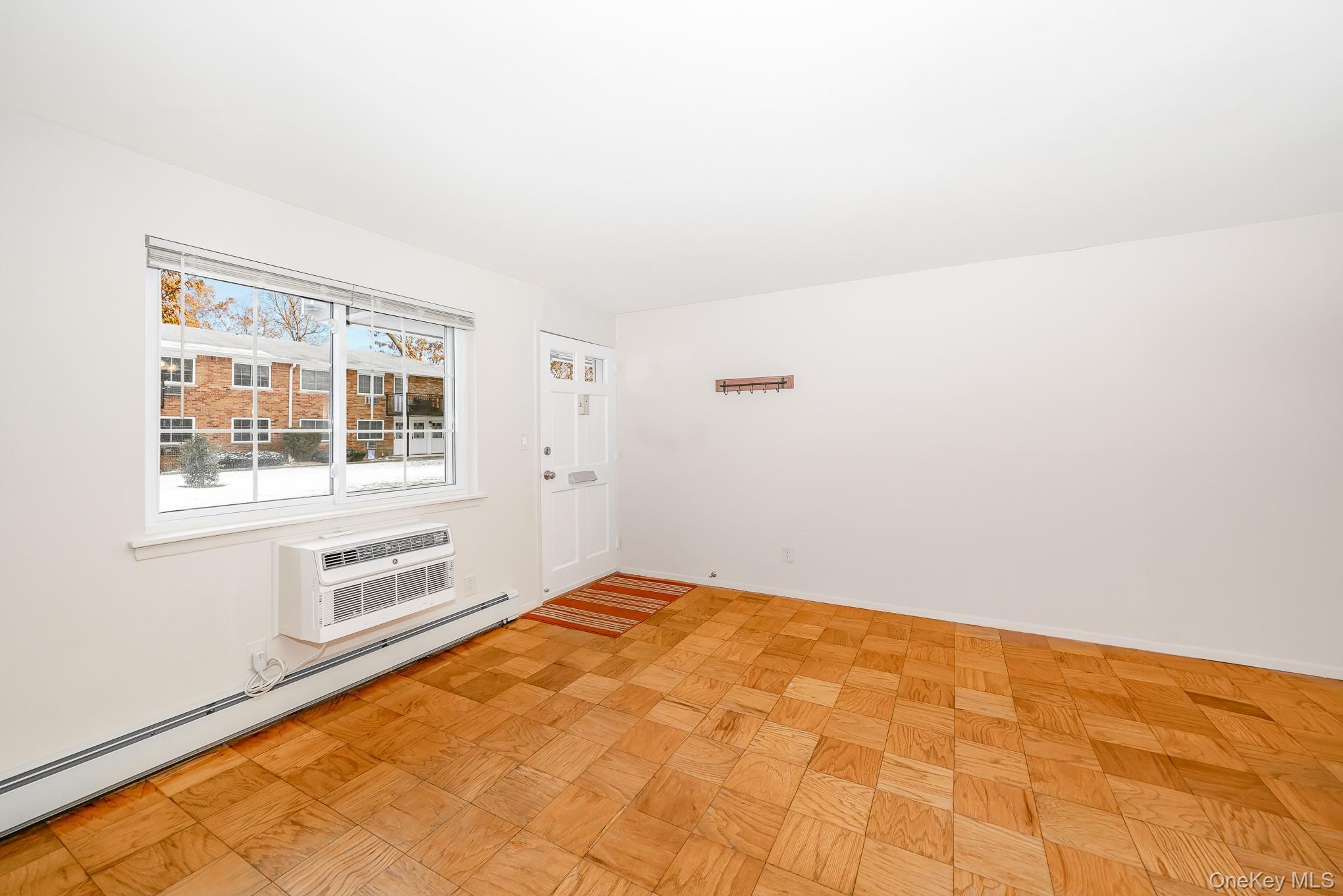 #7 photo, 1233 Melville Road, East Farmingdale , NY 11753