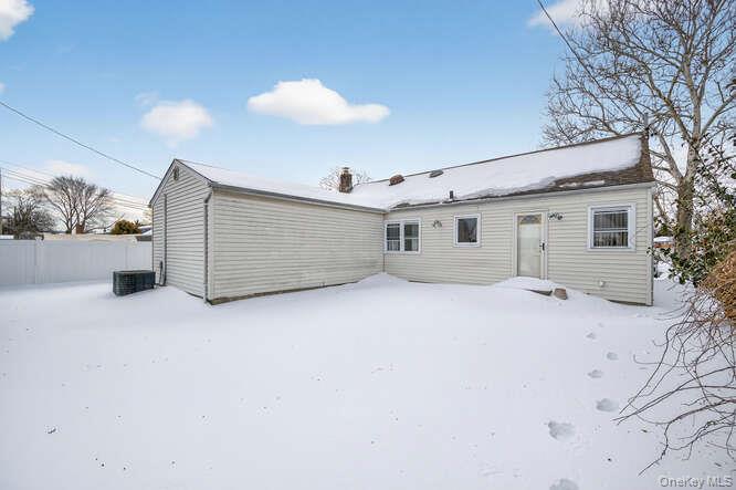 #20 photo, 1075 Olympia Road, North Bellmore , NY 11710