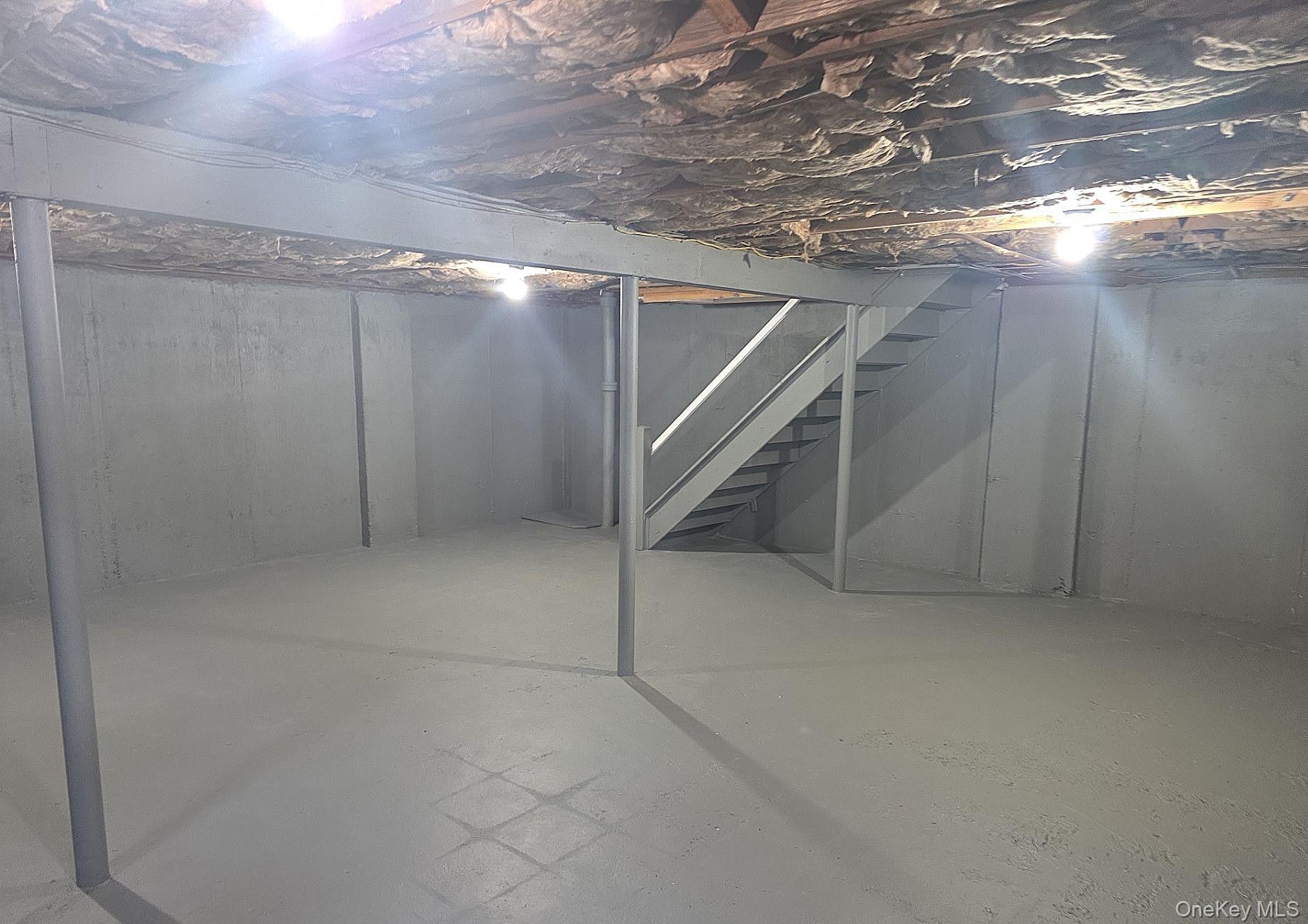 #19 photo, 519 Advent Street, Westbury , NY 11590