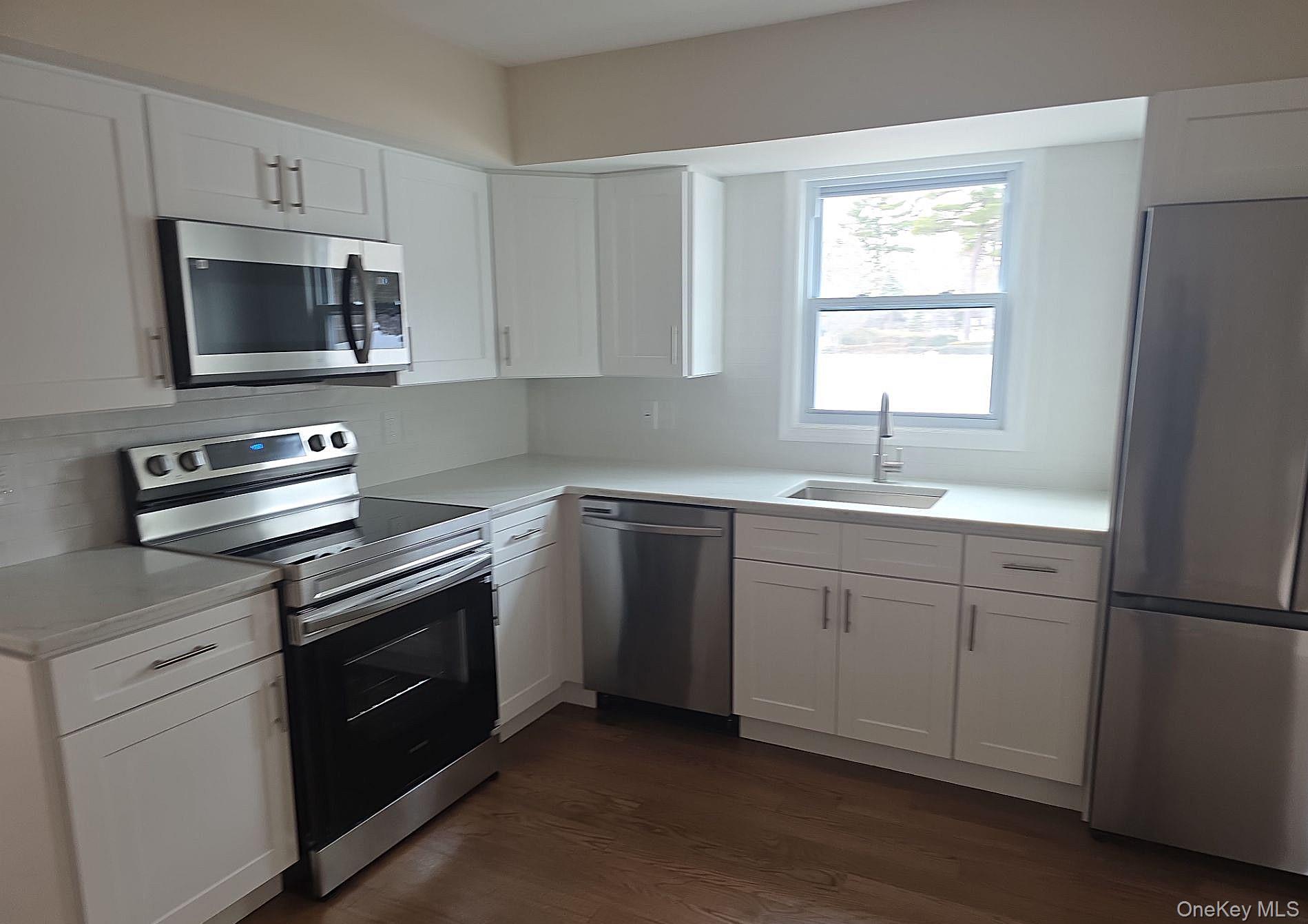 #6 photo, 519 Advent Street, Westbury , NY 11590